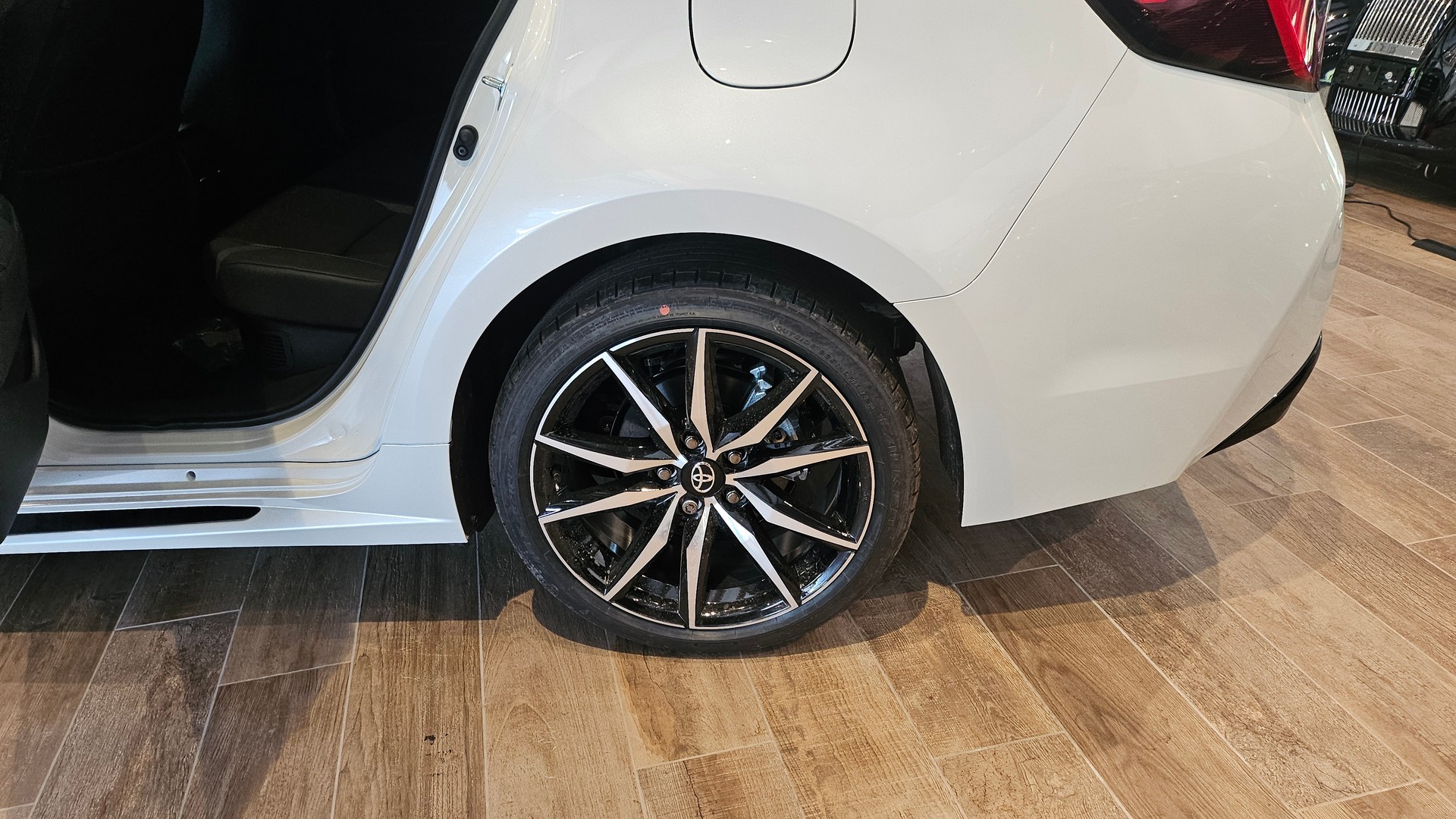 TOYOTA Corolla Touring Sports 2.0 HSD GR Sport e-CVT🔥🔥🔥-image-16