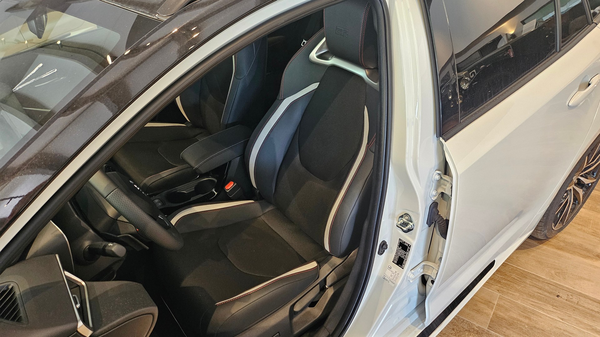 TOYOTA Corolla Touring Sports 2.0 HSD GR Sport e-CVT🔥🔥🔥-image-27
