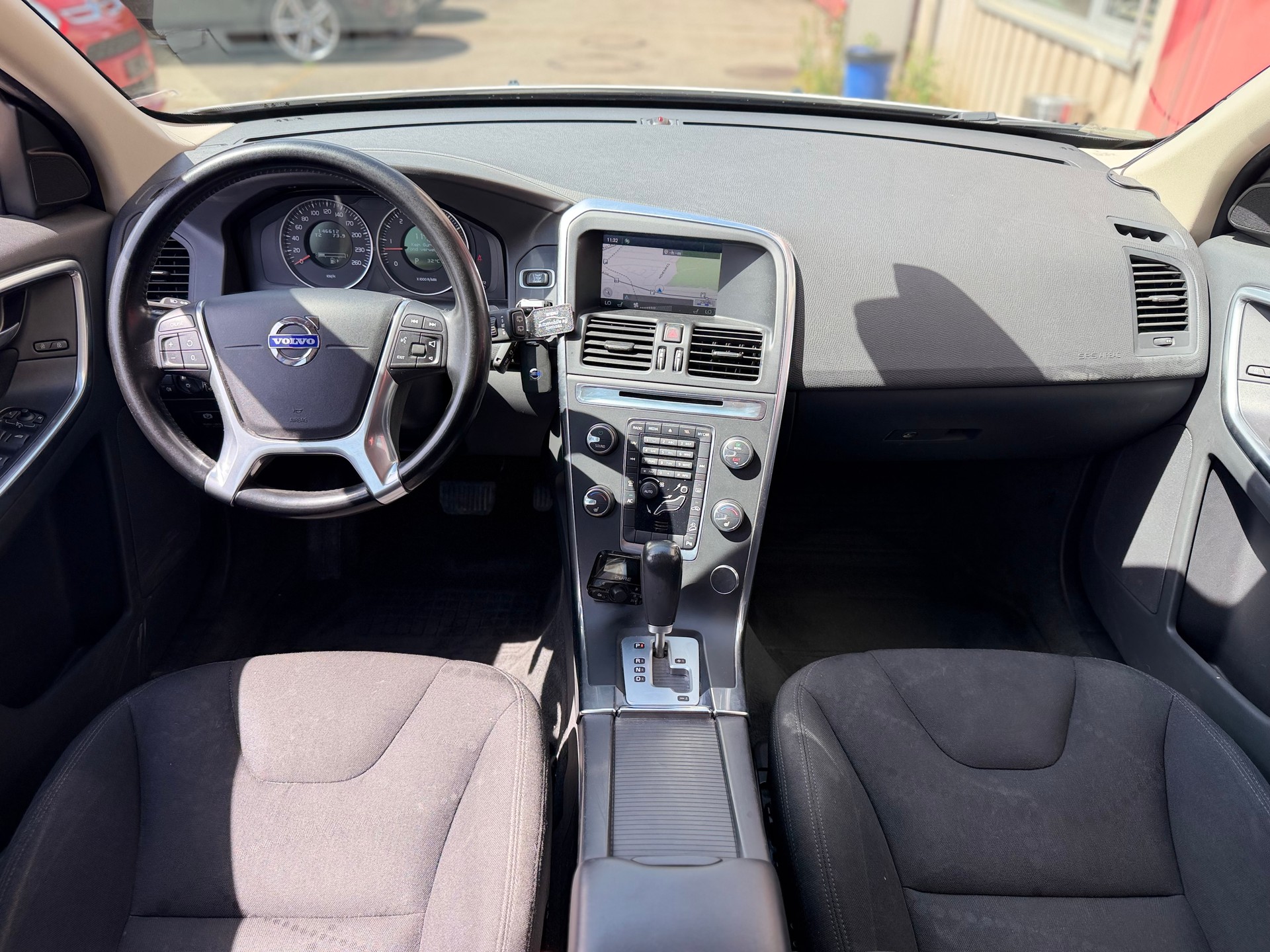 VOLVO XC60 D3 AWD Kinetic Geartronic-image-6