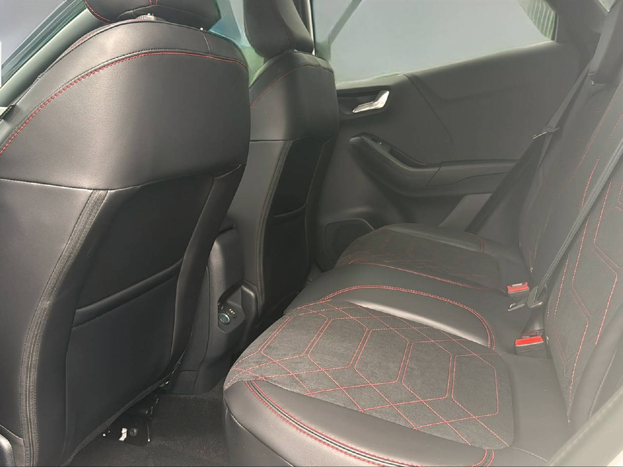 FORD Puma 1.0 EcoB Hybrid 155 Black & White-image-8