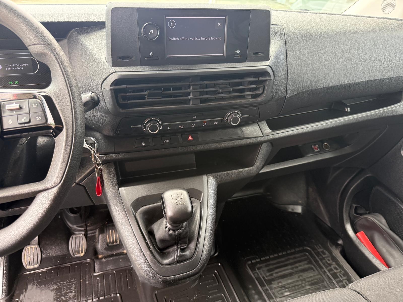 TOYOTA Proace 2.0D Panel Van Medium Active-image-14