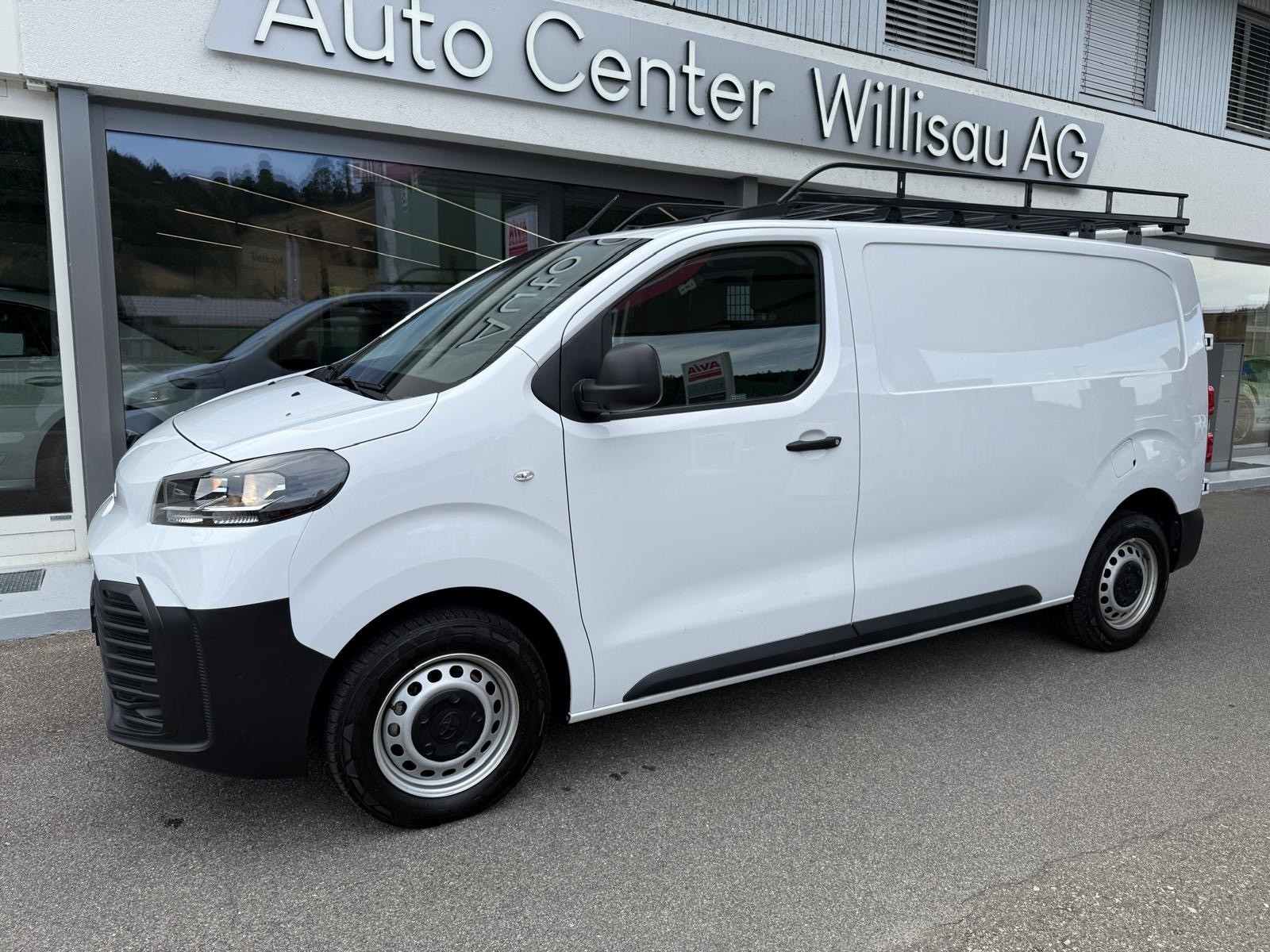 TOYOTA Proace 2.0D Panel Van Medium Active-image-8
