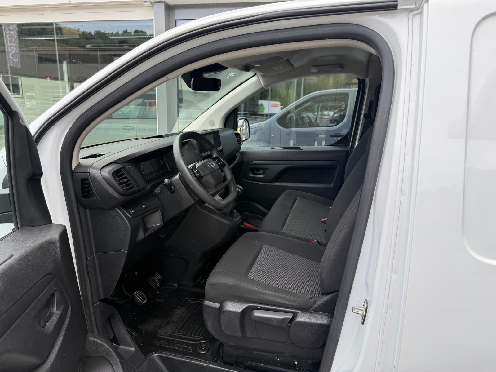 TOYOTA Proace 2.0D Panel Van Medium Active-image-21