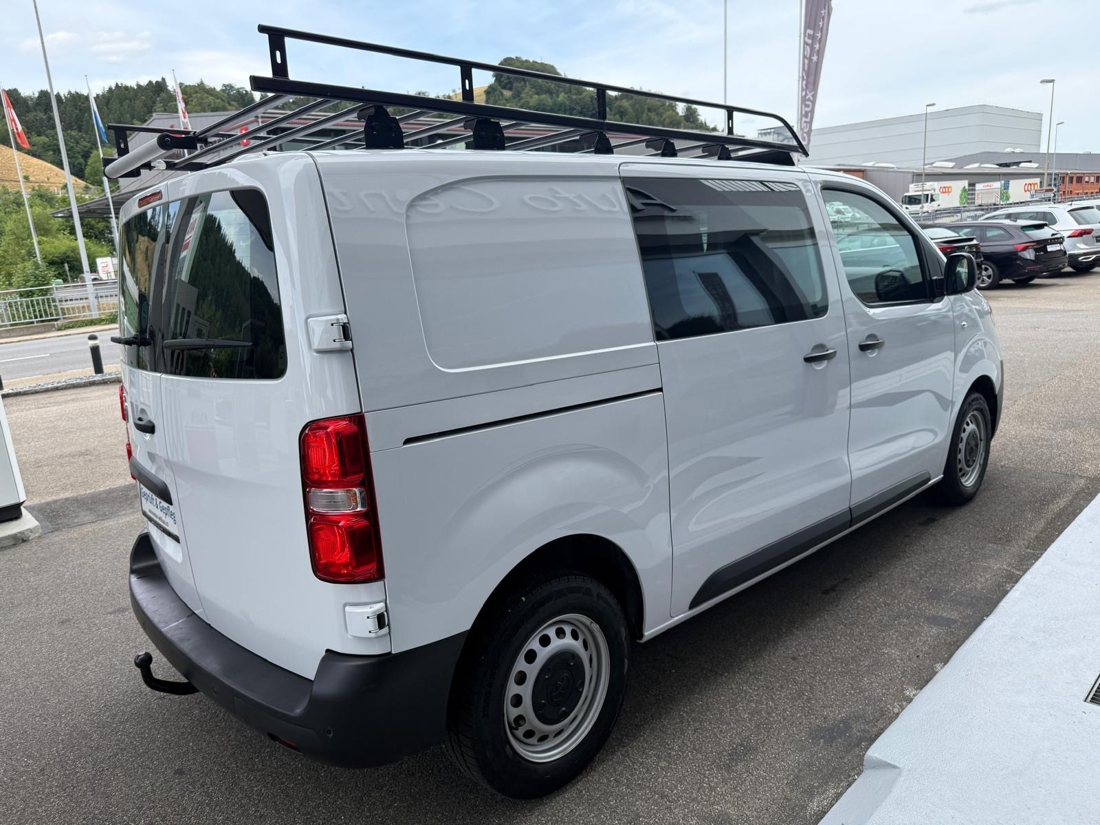 TOYOTA Proace 2.0D Panel Van Medium Active-image-12