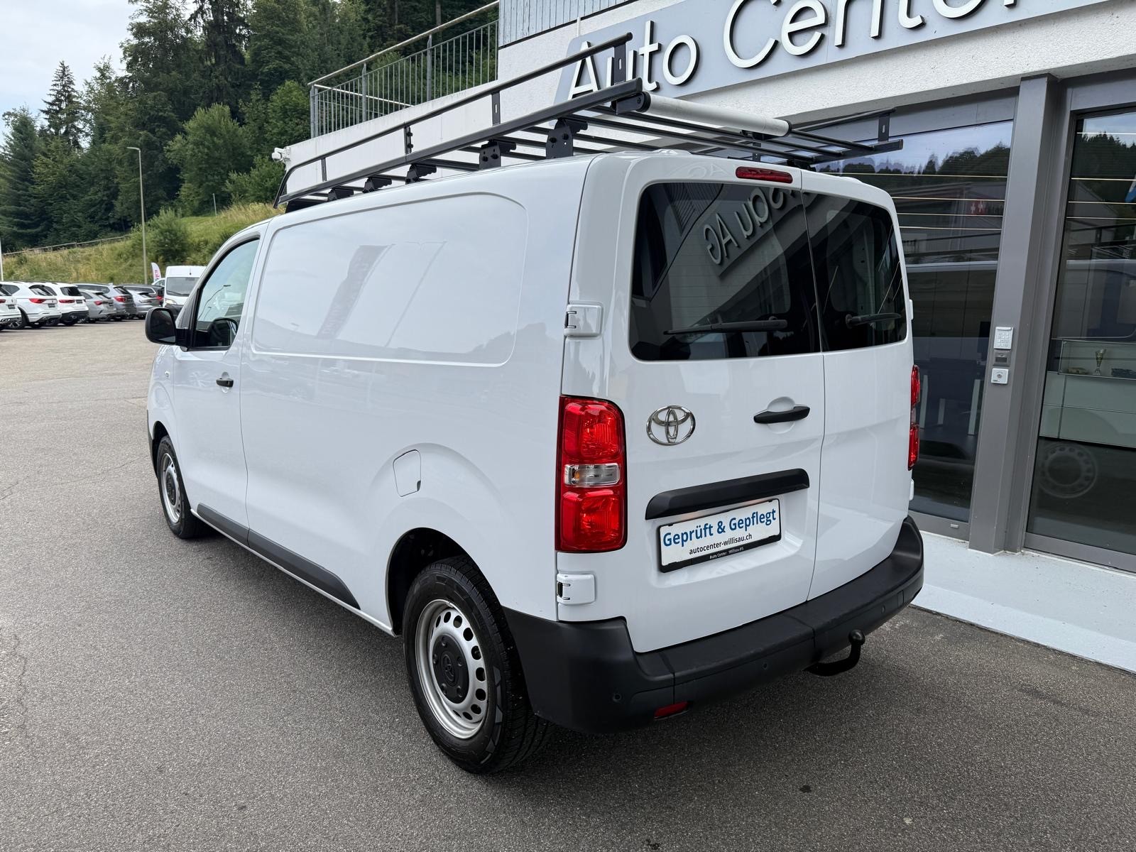 TOYOTA Proace 2.0D Panel Van Medium Active-image-11