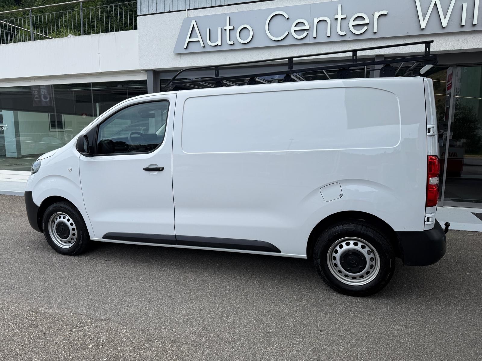 TOYOTA Proace 2.0D Panel Van Medium Active-image-5