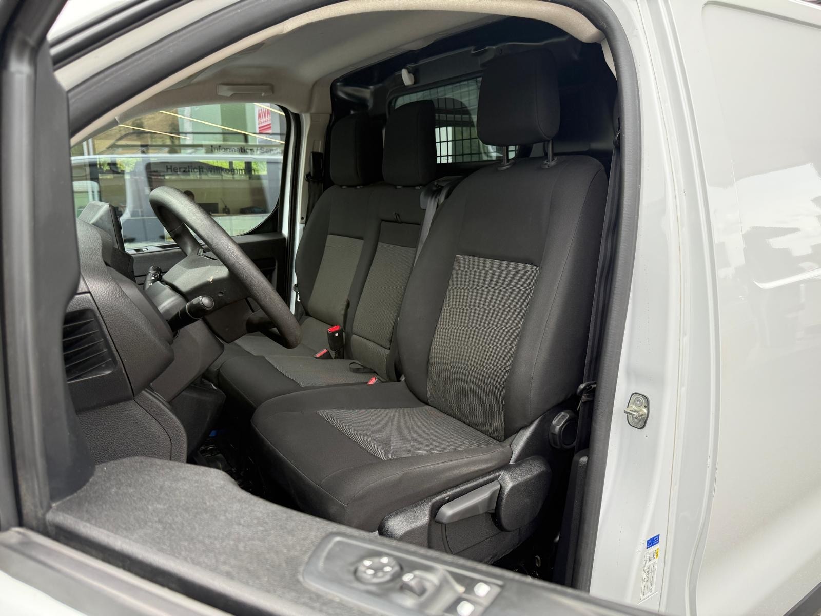 TOYOTA Proace 2.0D Panel Van Medium Active-image-19