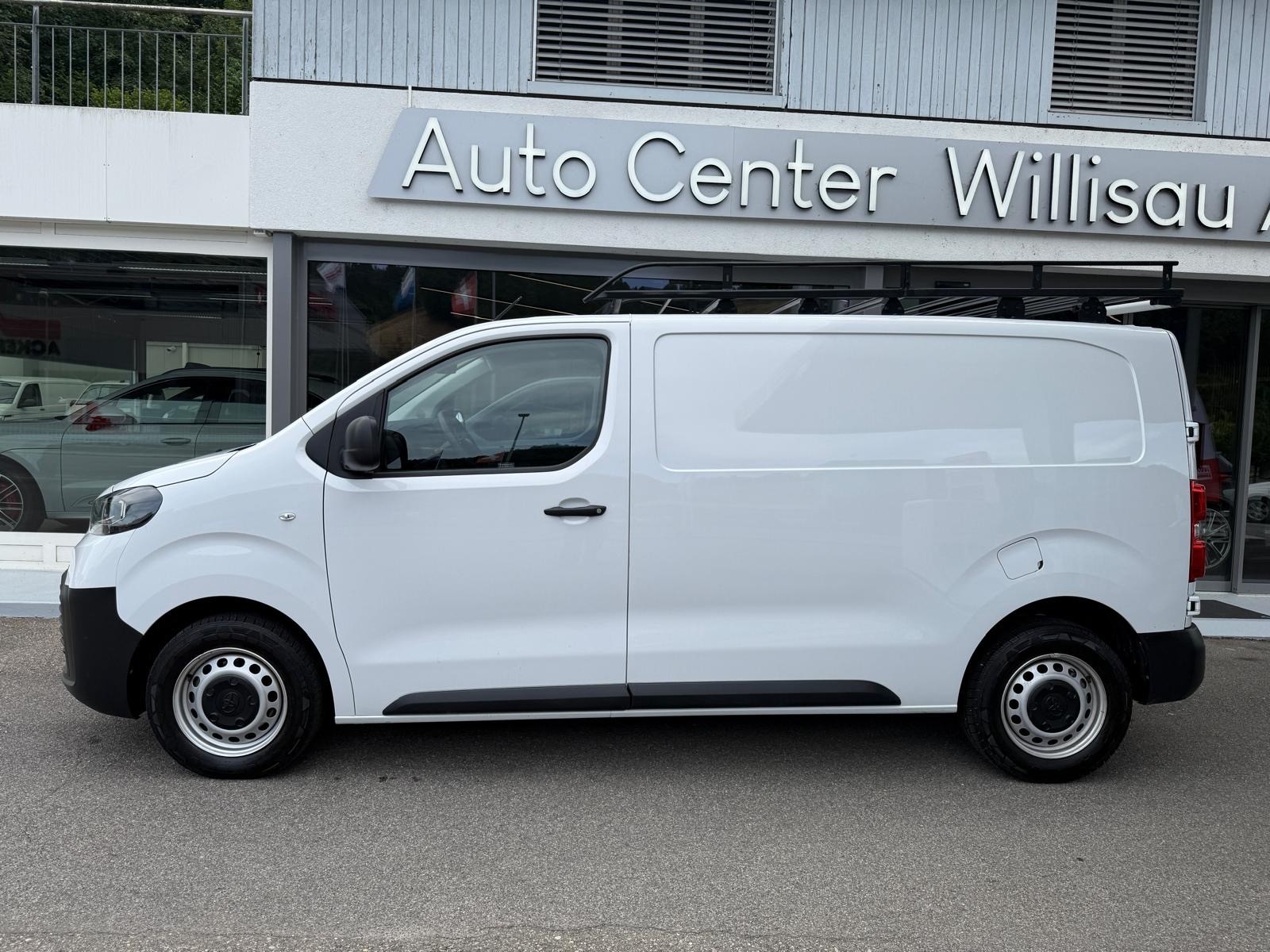 TOYOTA Proace 2.0D Panel Van Medium Active-image-6