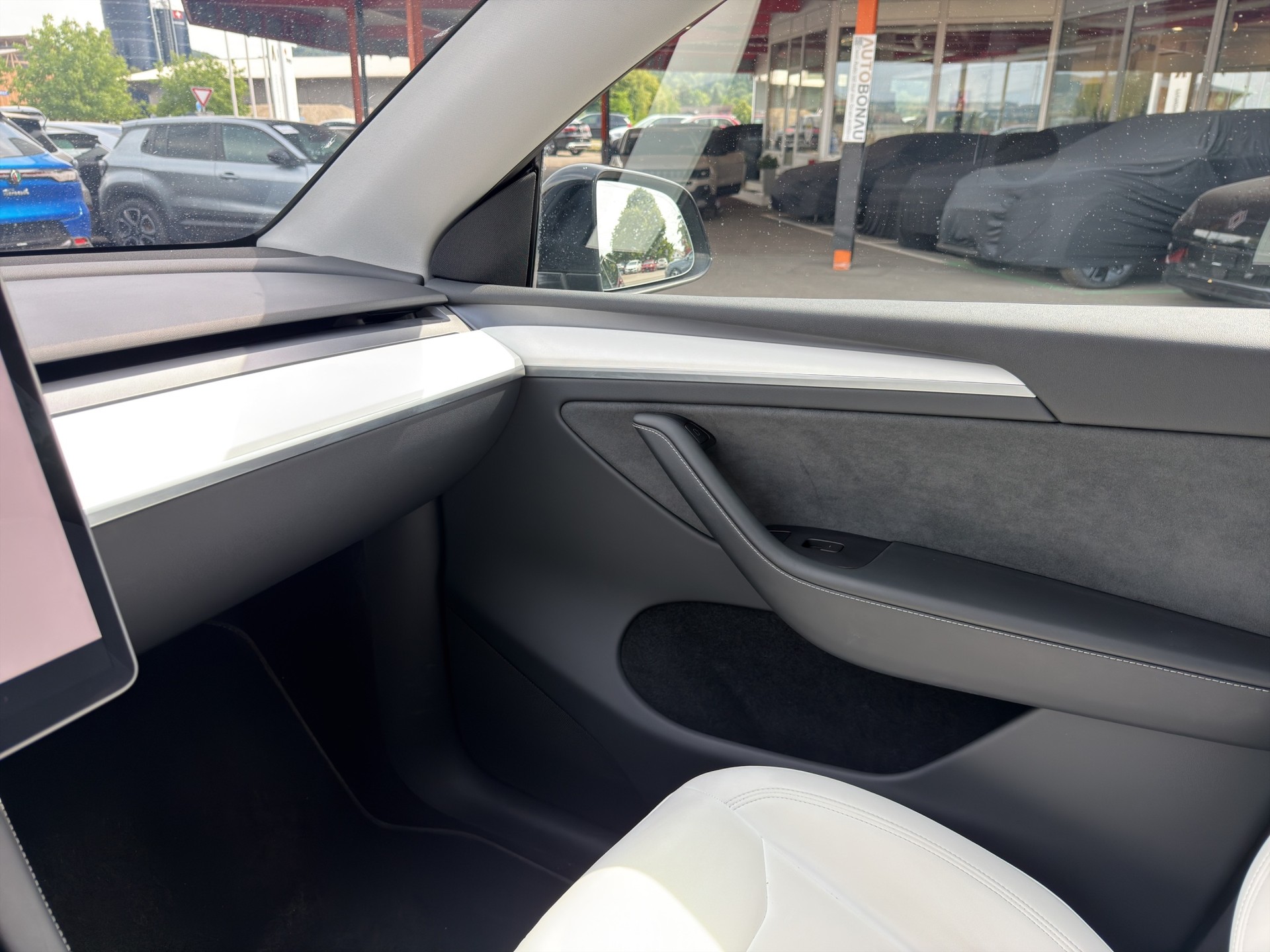 TESLA Model Y Performance D Premium White Interior SOC 95.5-image-31