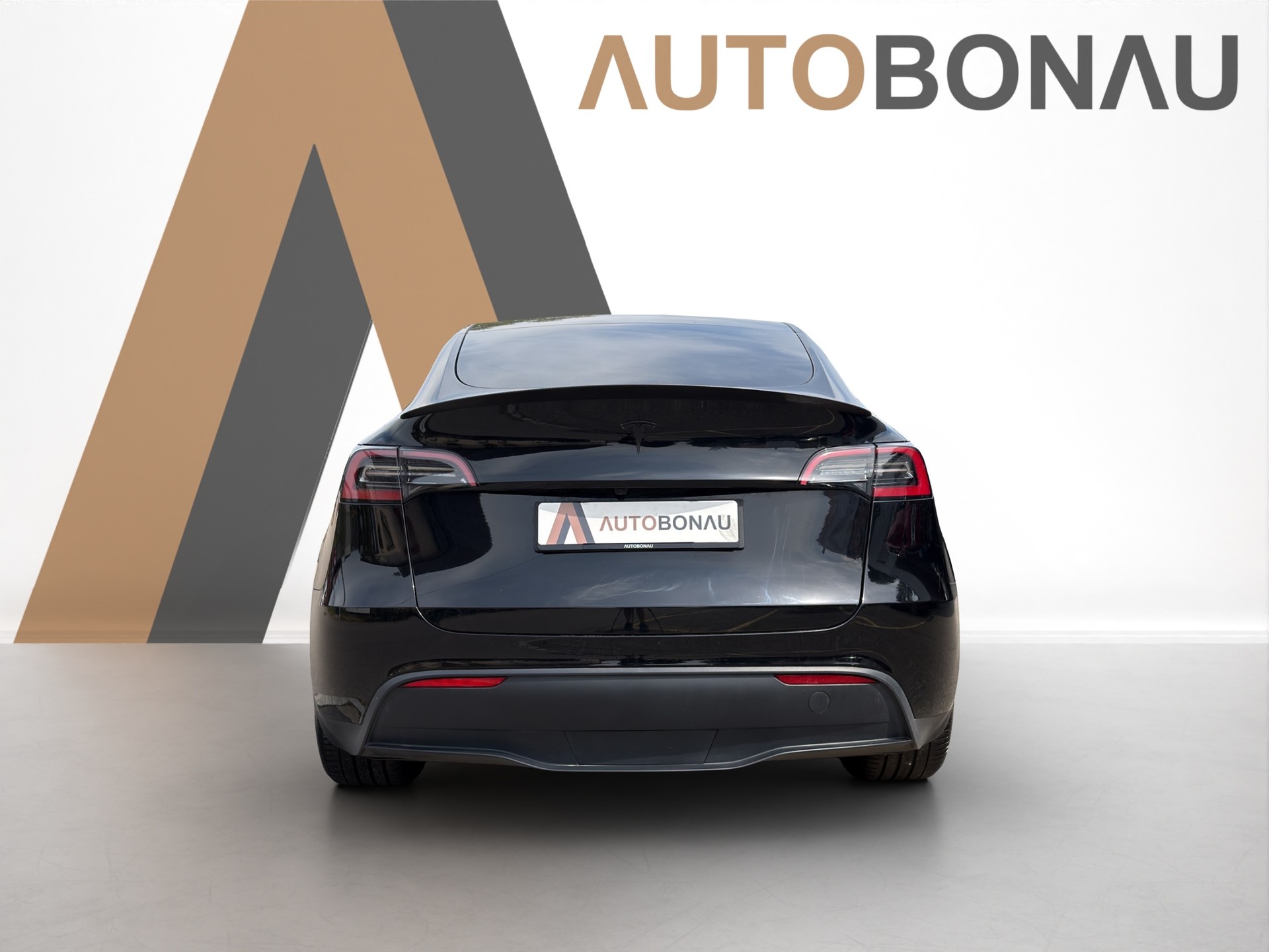 TESLA Model Y Performance D Premium White Interior SOC 95.5-image-4