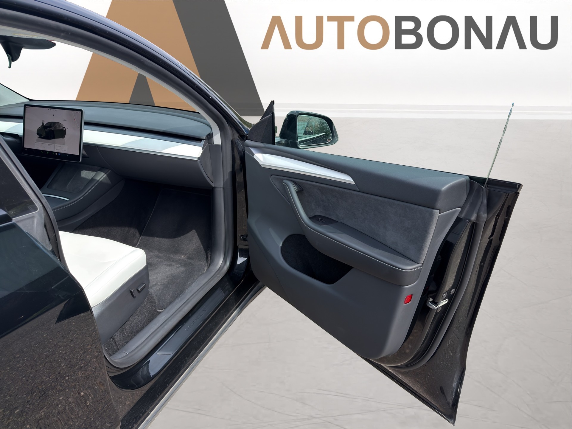 TESLA Model Y Performance D Premium White Interior SOC 95.5-image-14
