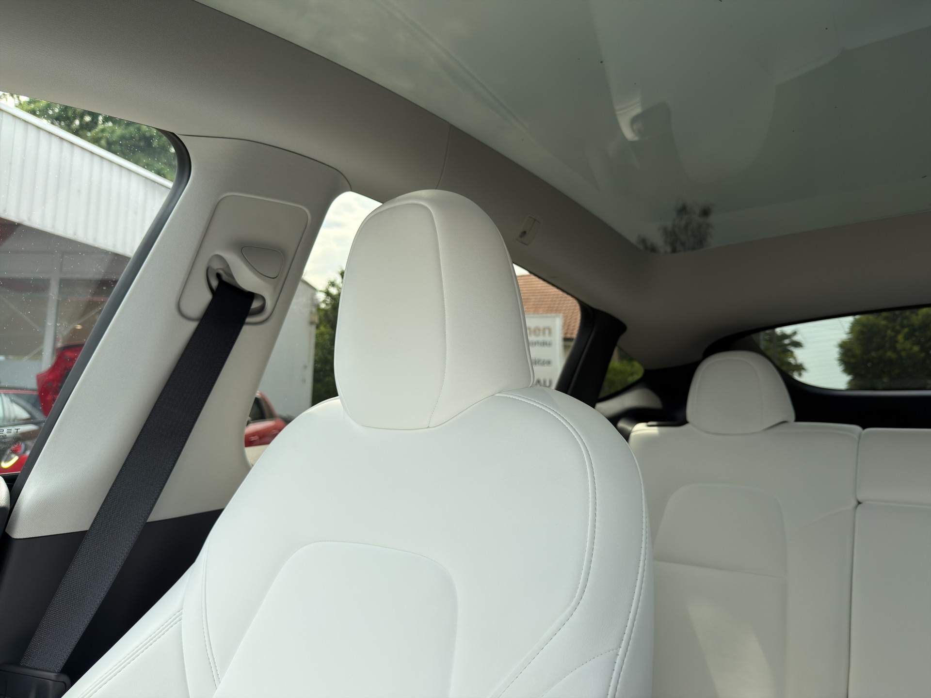TESLA Model Y Performance D Premium White Interior SOC 95.5-image-32