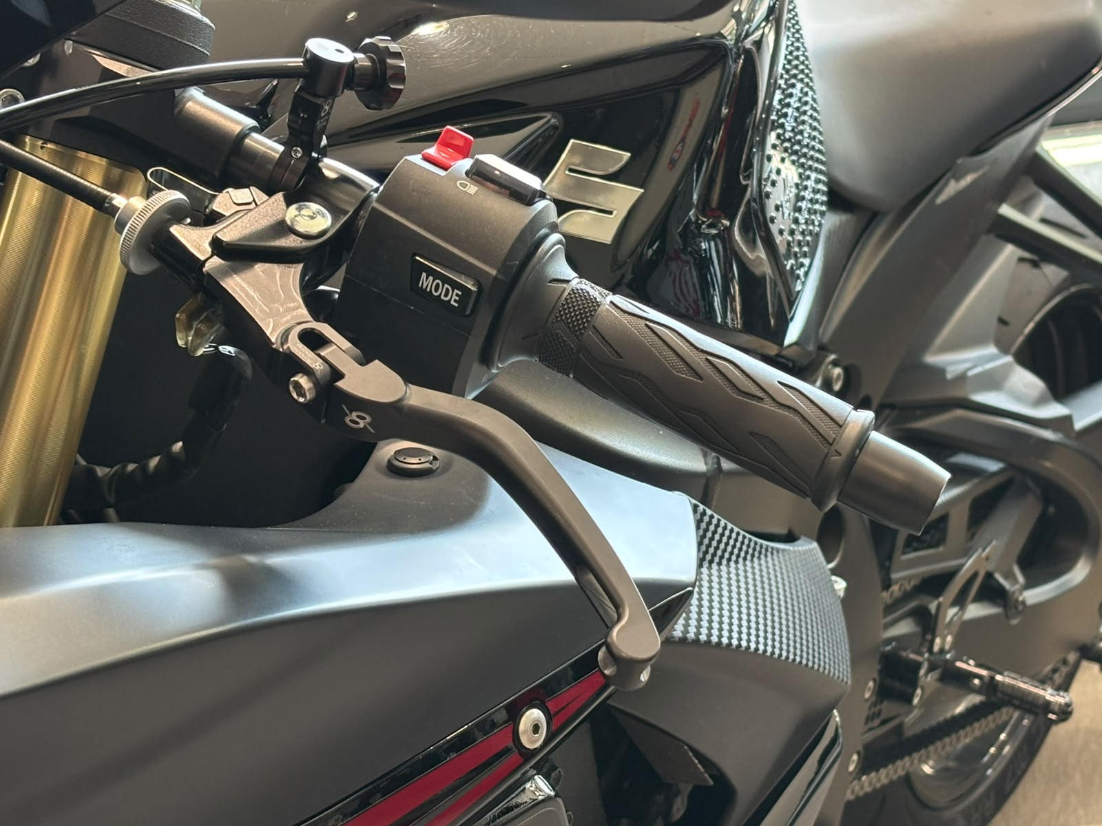 SUZUKI GSX-R 750 L1-image-7