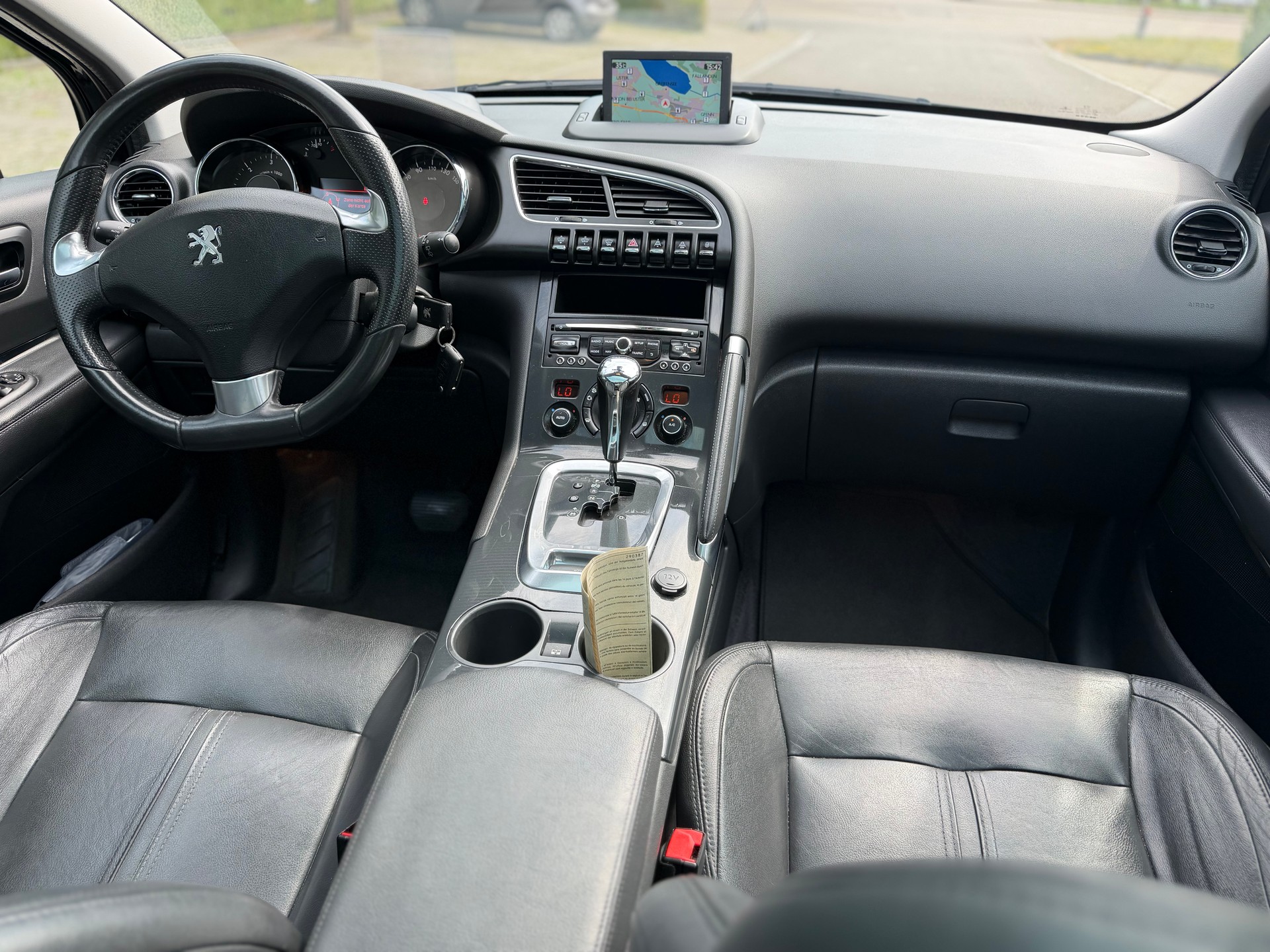 PEUGEOT 3008 2.0 HDI Style Tiptronic-image-12
