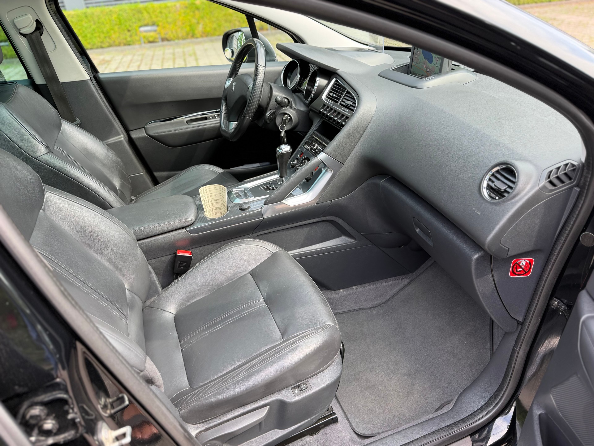 PEUGEOT 3008 2.0 HDI Style Tiptronic-image-14