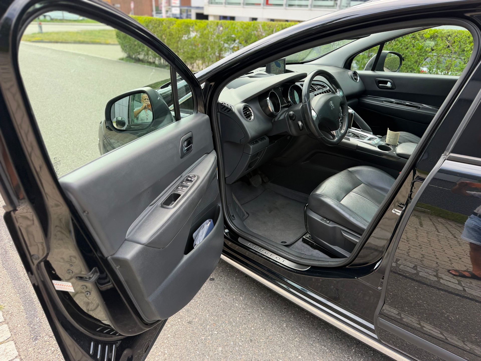 PEUGEOT 3008 2.0 HDI Style Tiptronic-image-17