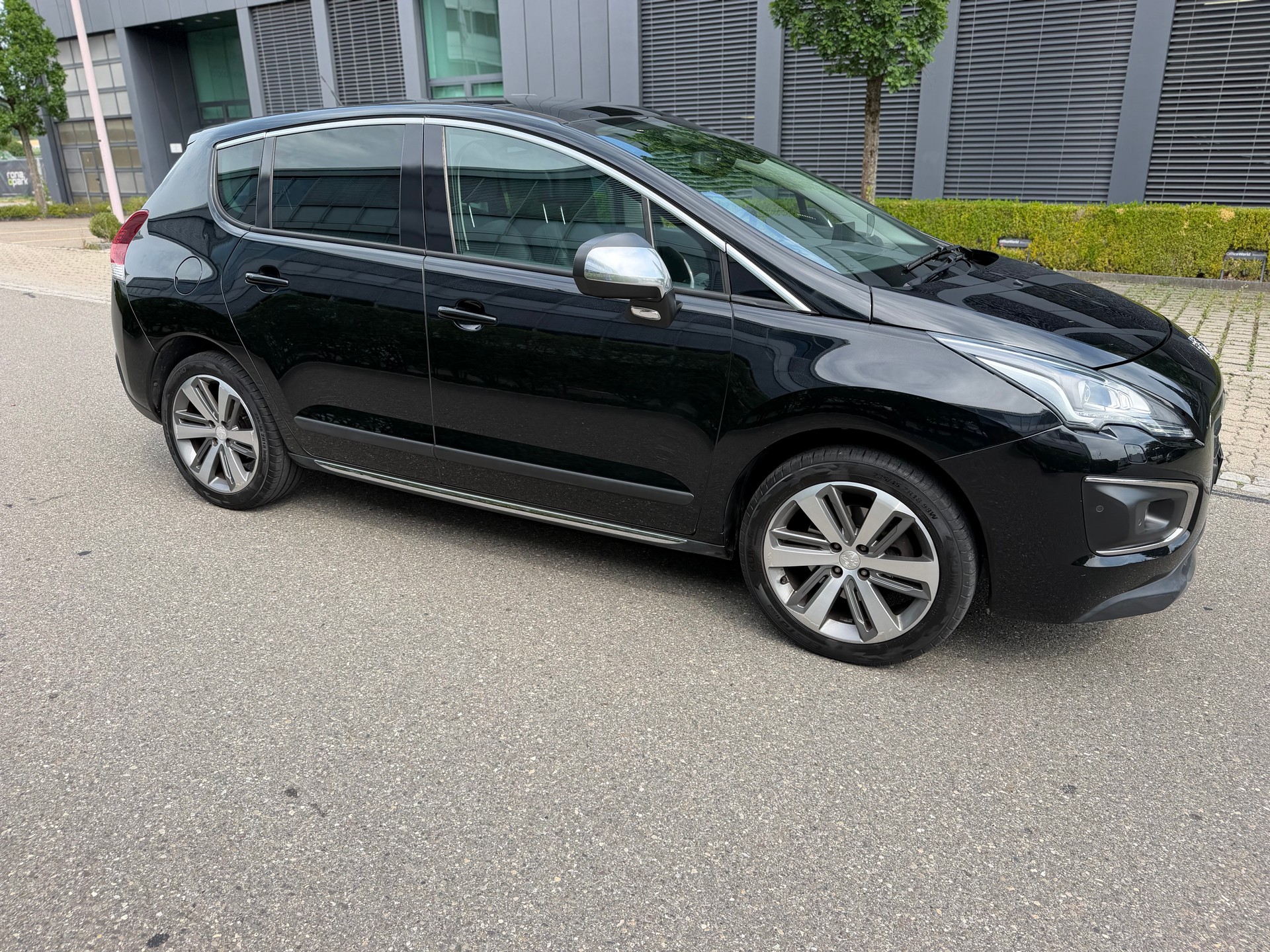 PEUGEOT 3008 2.0 HDI Style Tiptronic-image-27
