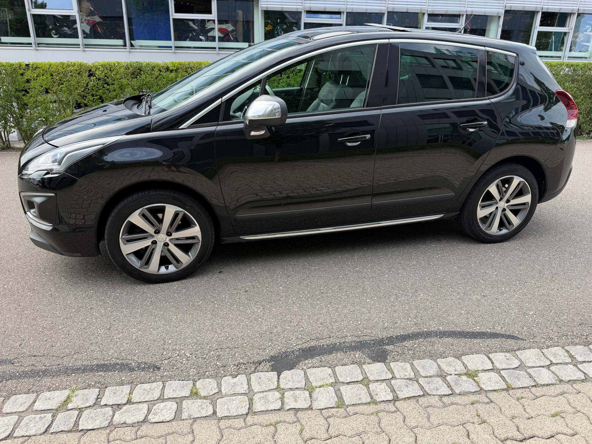 PEUGEOT 3008 2.0 HDI Style Tiptronic-image-22