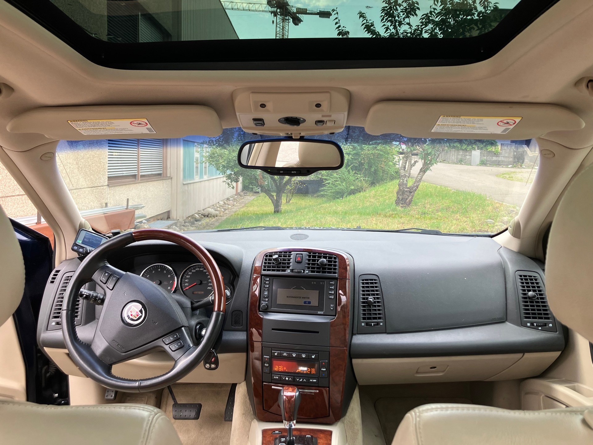 CADILLAC 4.6 V8 Sport Luxury 4WD-image-4