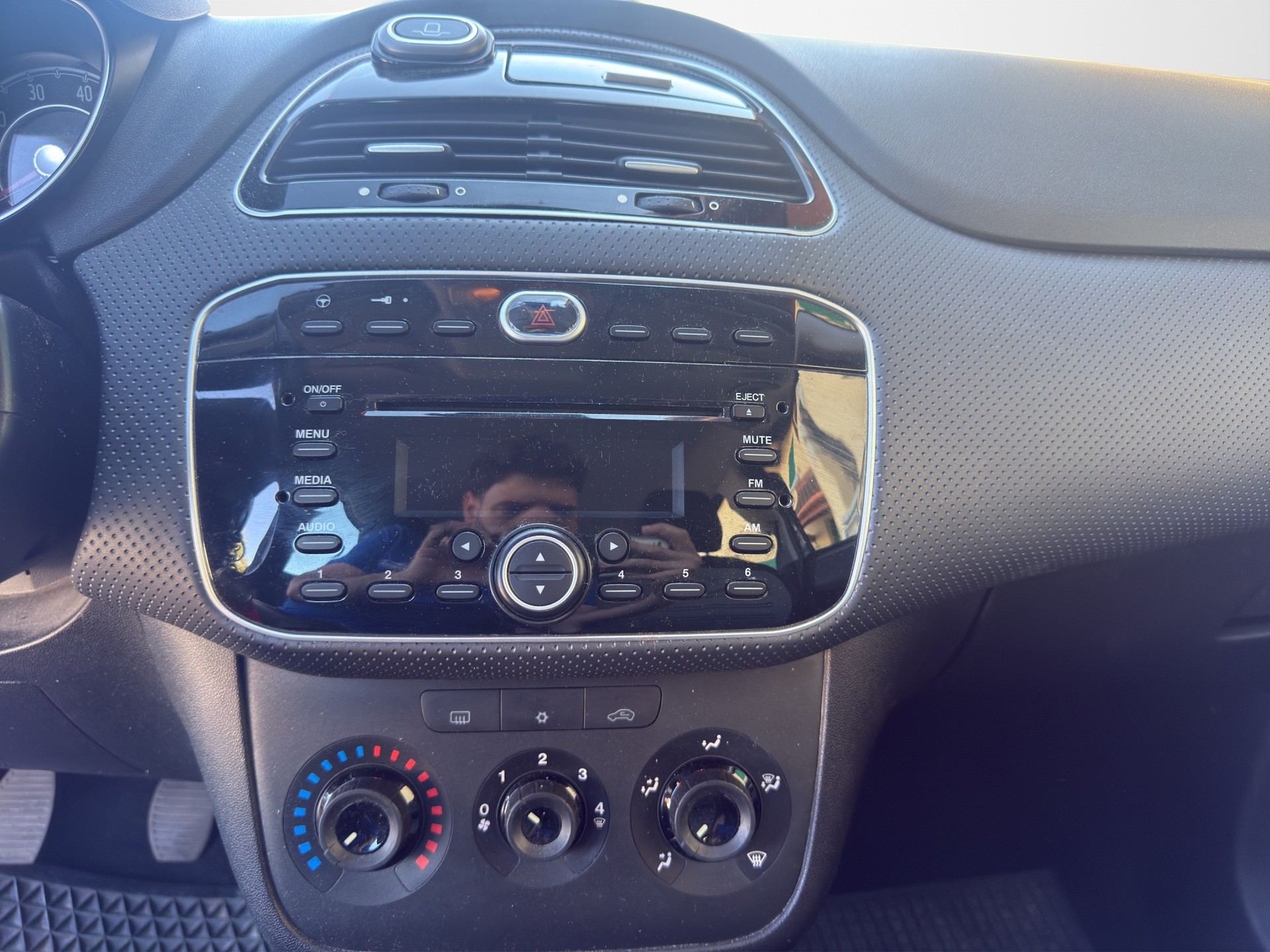 FIAT Punto 1.4 Evo-image-13