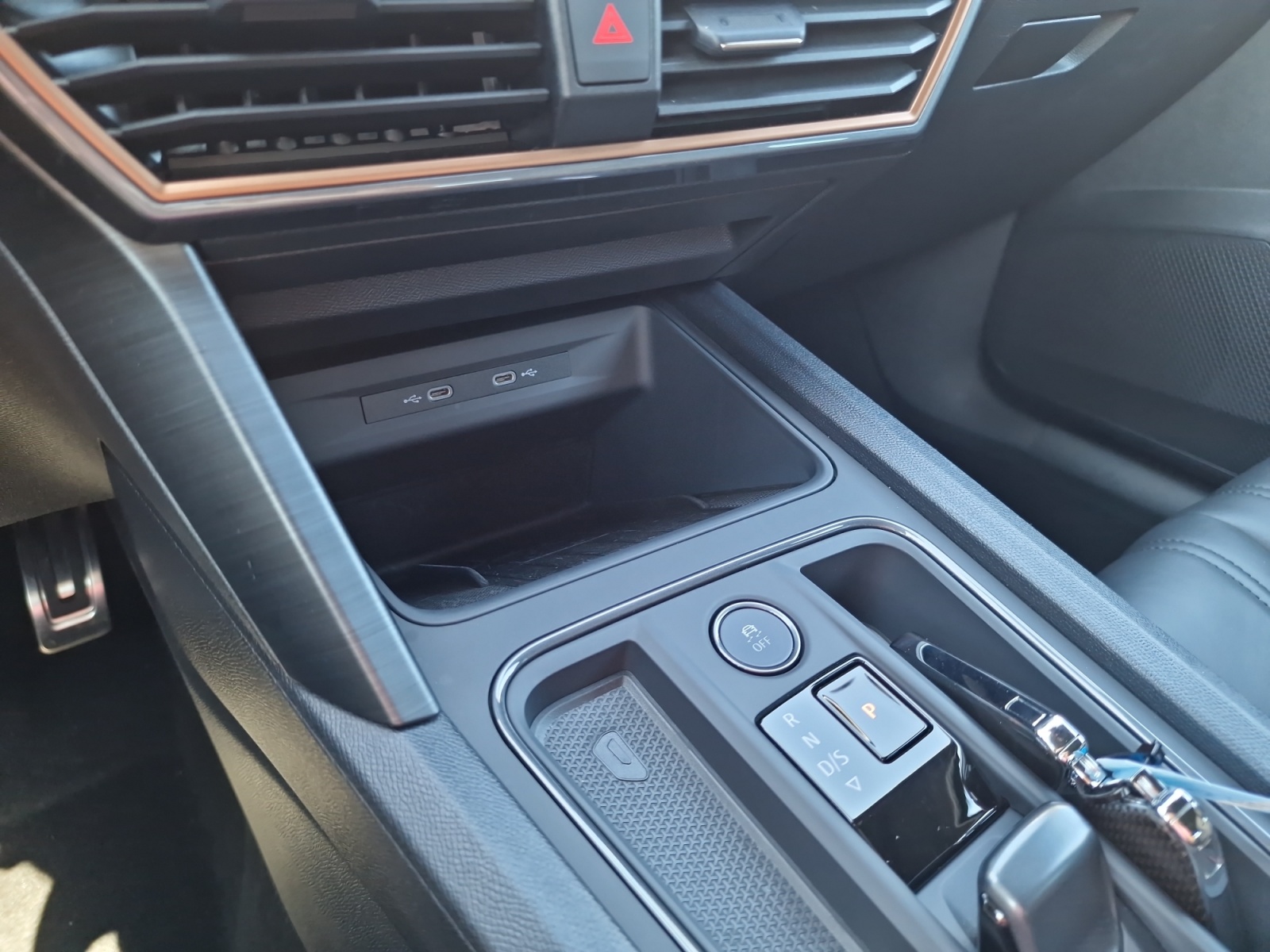 CUPRA LEON ST 2.0 TSI VZ CUP DSG 4Drive AHK-image-14