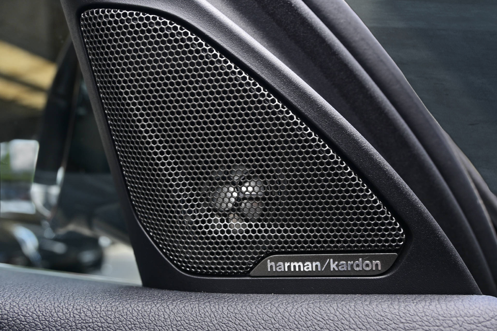 BMW M135i xDrive-image-11