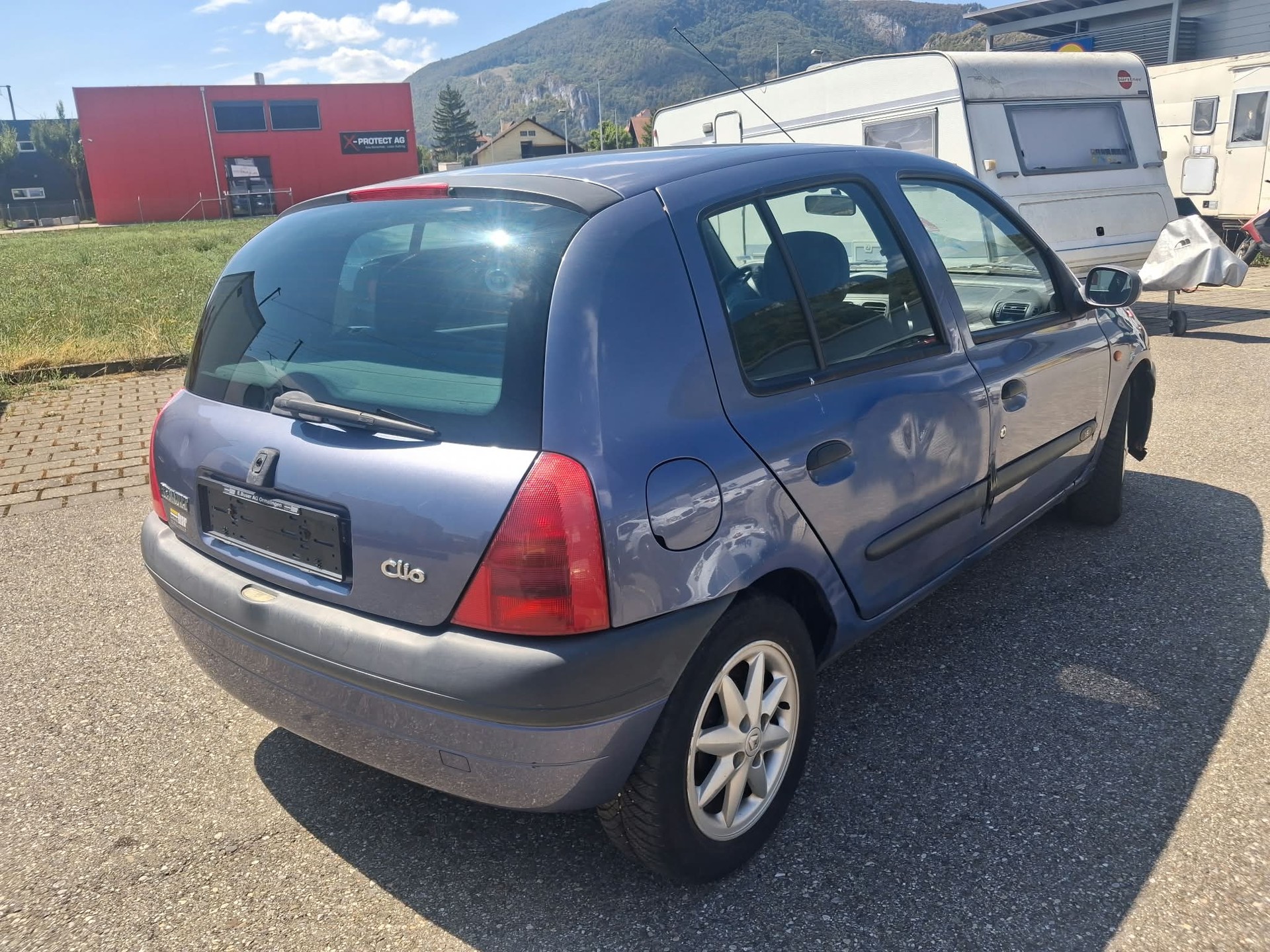 RENAULT Clio 1.6 RT Advantage-image-1