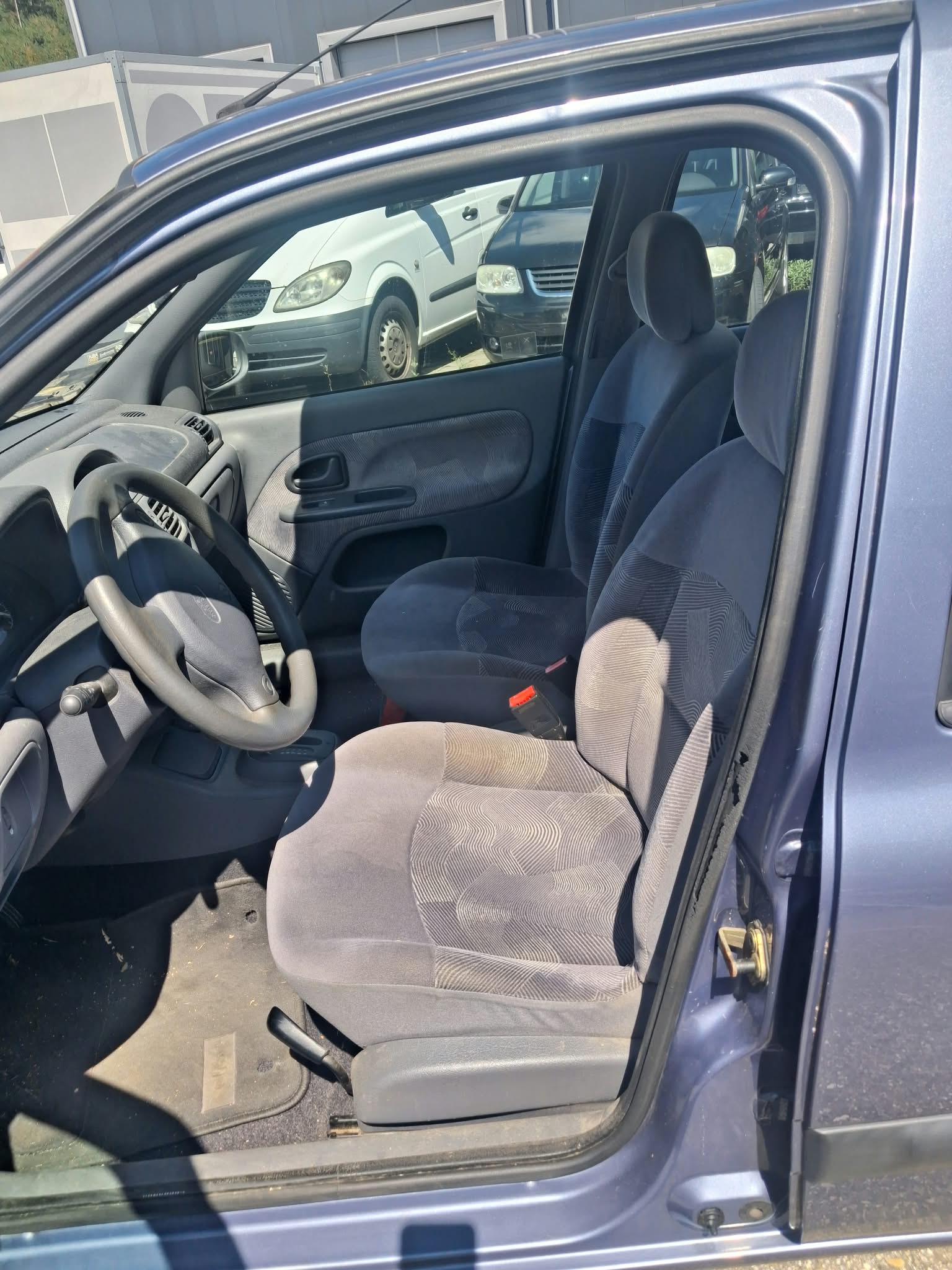 RENAULT Clio 1.6 RT Advantage-image-5