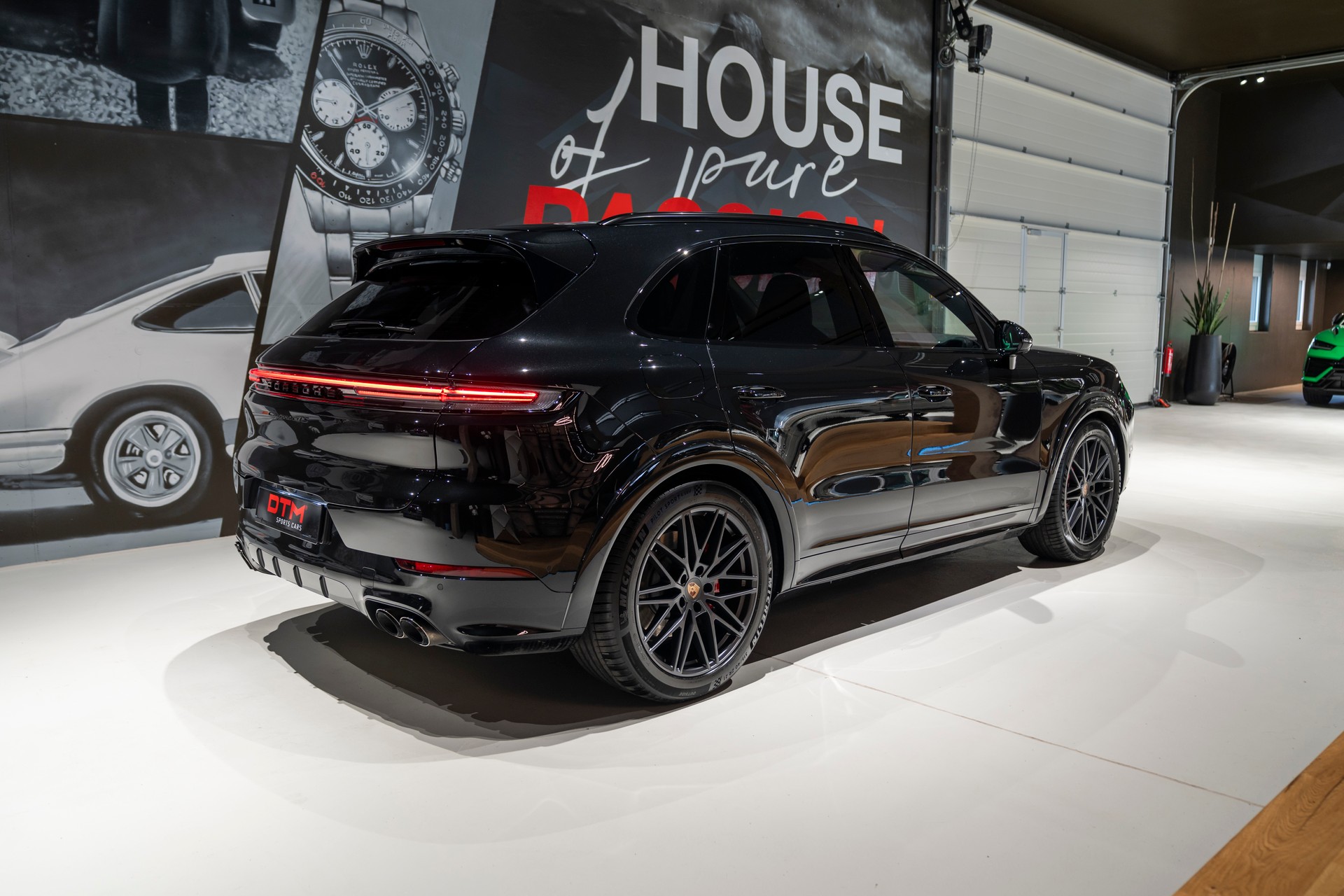 PORSCHE Cayenne GTS Tiptronic-showroom-element-3