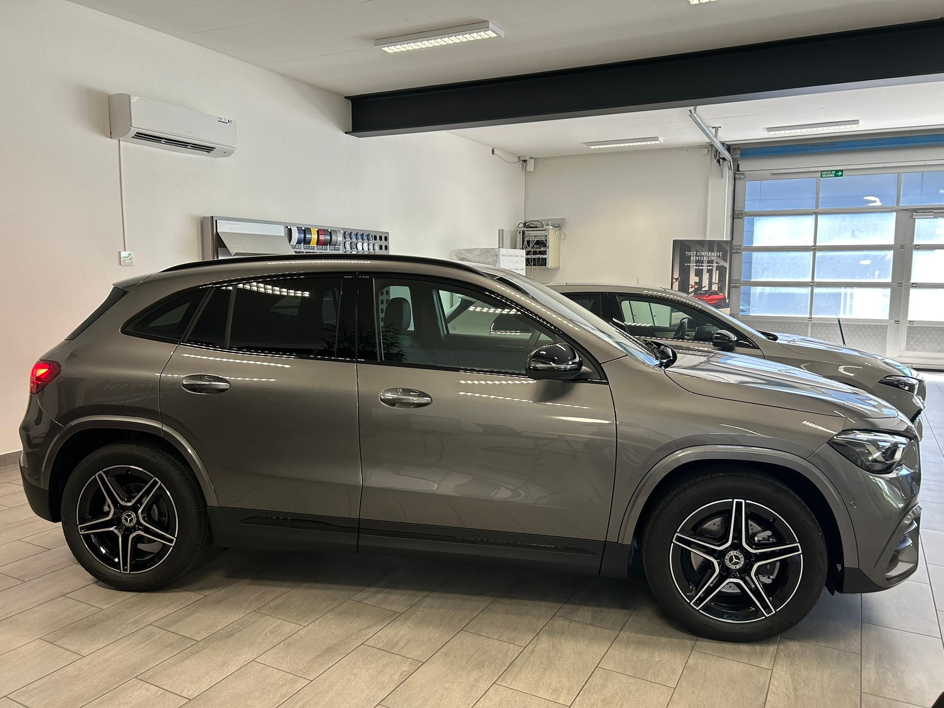 MERCEDES-BENZ GLA 200 Night Star AMG Line 7G-DCT-showroom-element-3