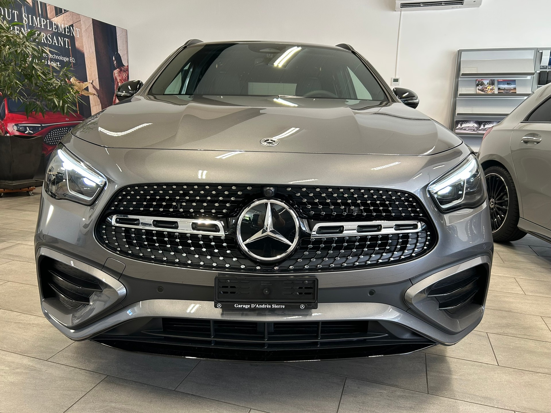 MERCEDES-BENZ GLA 200 Night Star AMG Line 7G-DCT-showroom-element-1