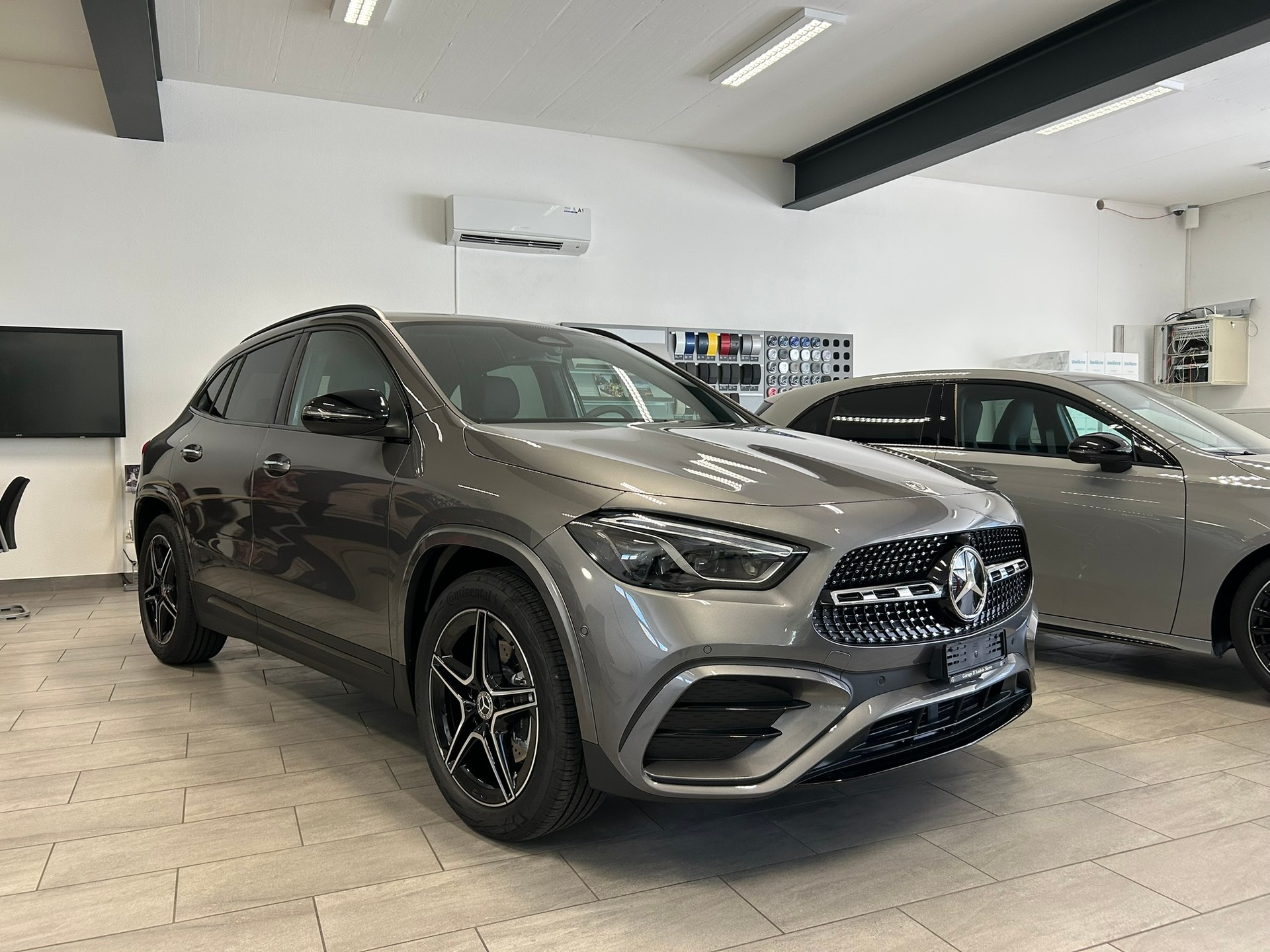 MERCEDES-BENZ GLA 200 Night Star AMG Line 7G-DCT-showroom-element-2