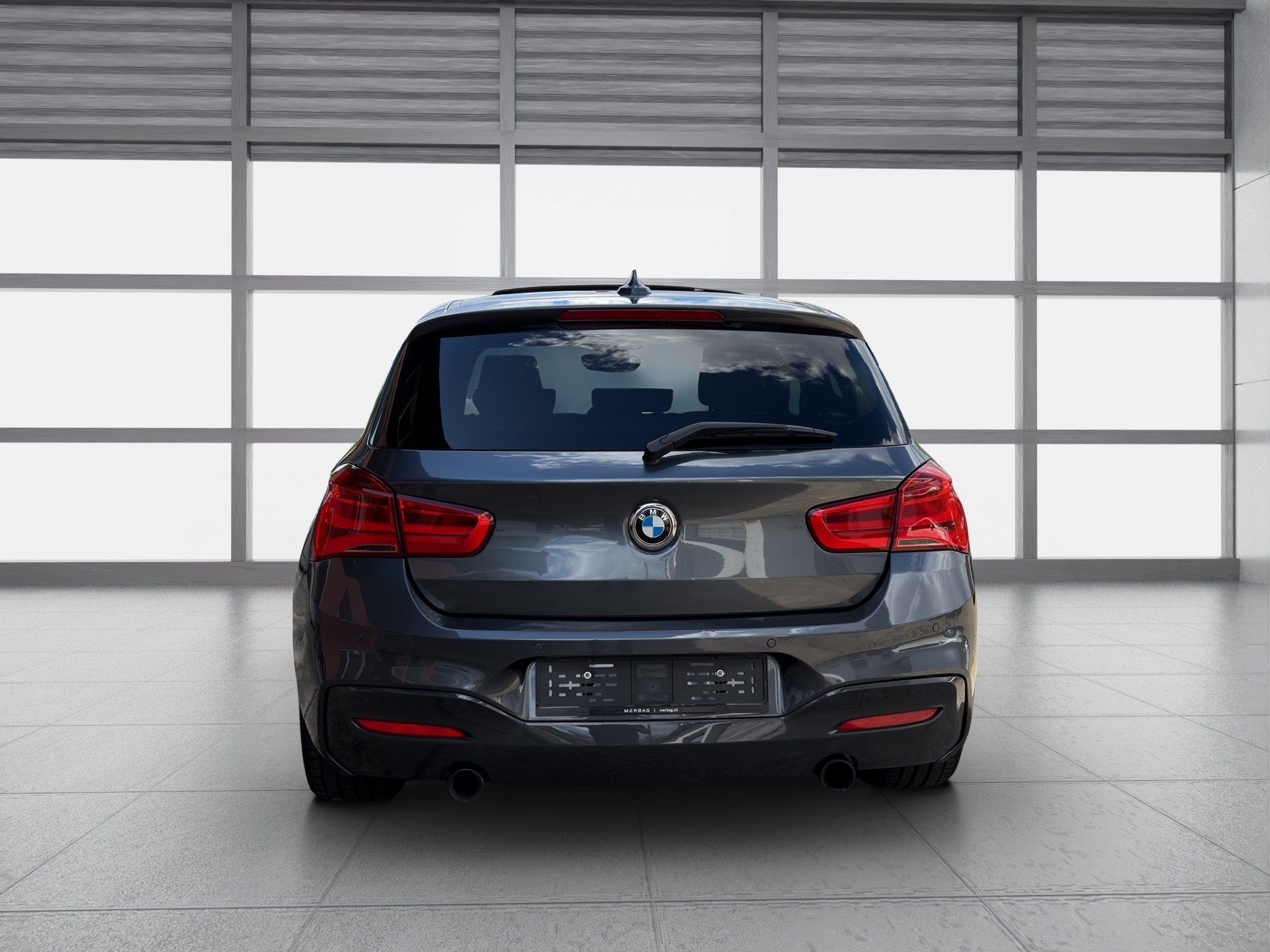 BMW M135i xDrive Steptronic-image-4