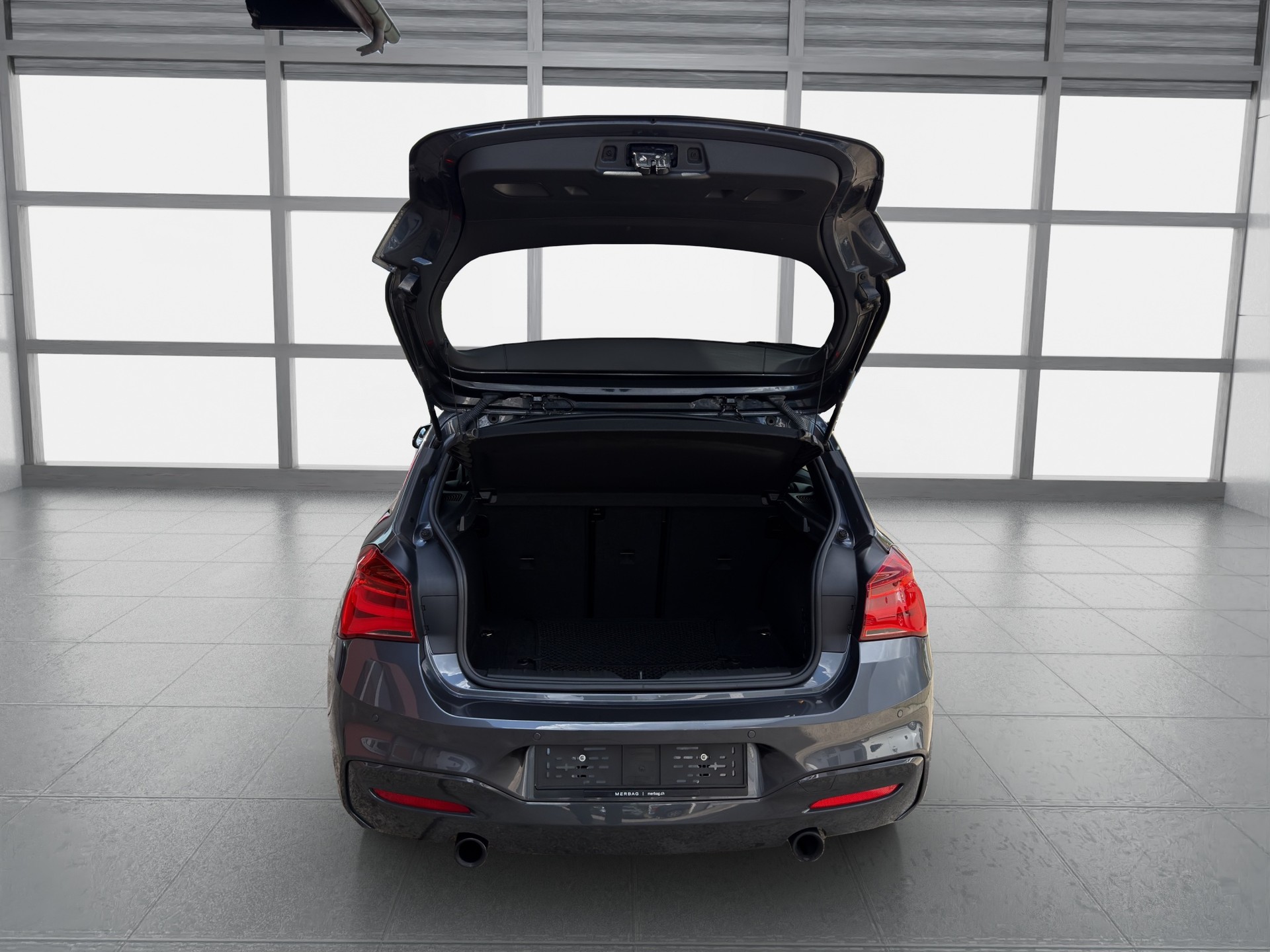 BMW M135i xDrive Steptronic-image-15