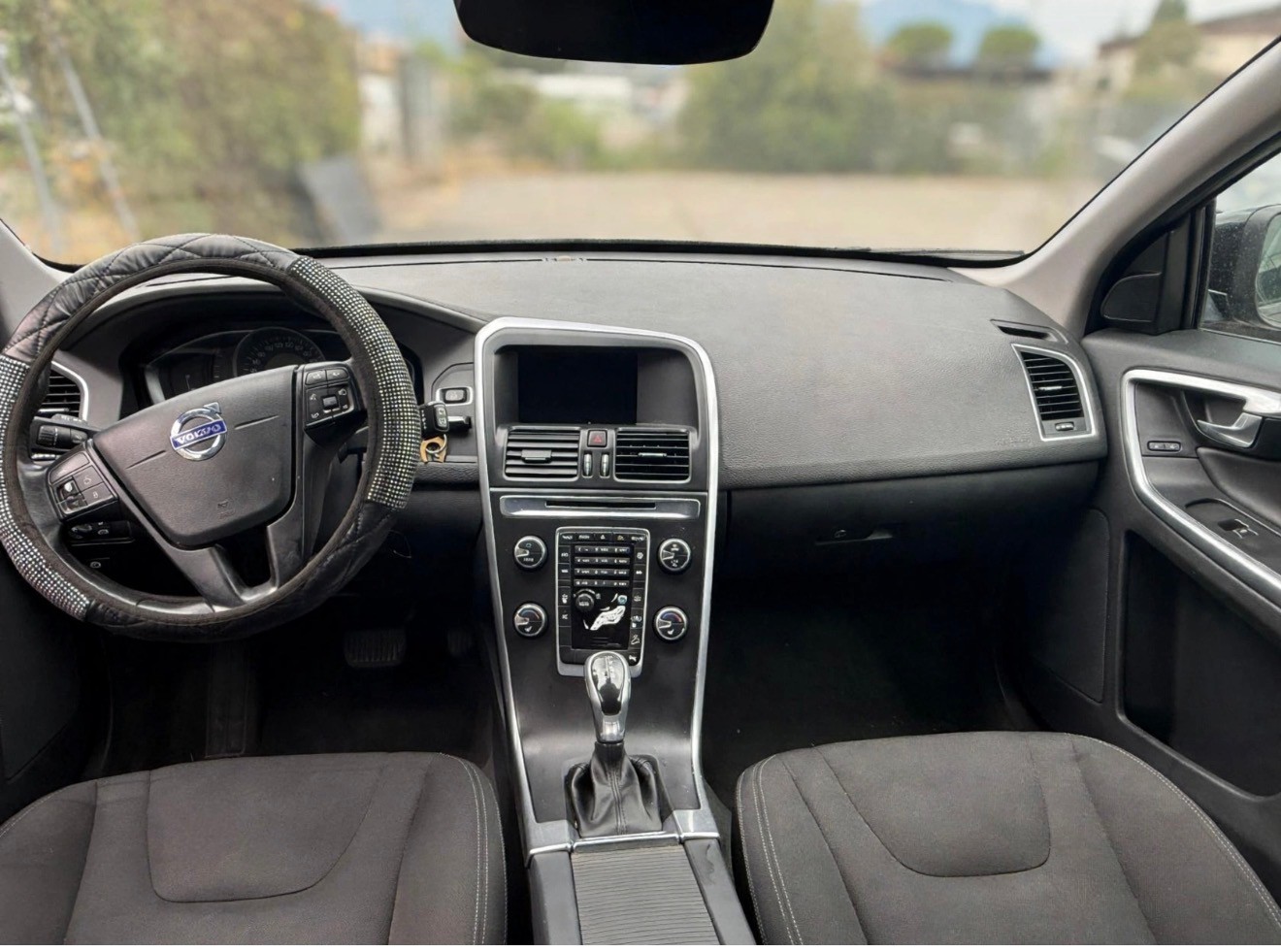 VOLVO XC60 D4 AWD Kinetic Geartronic-image-4