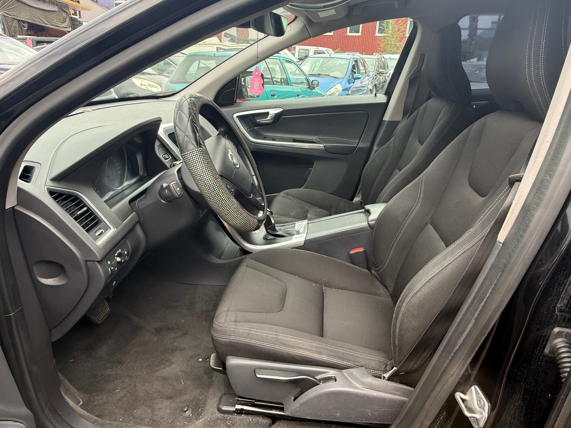 VOLVO XC60 D4 AWD Kinetic Geartronic-image-6