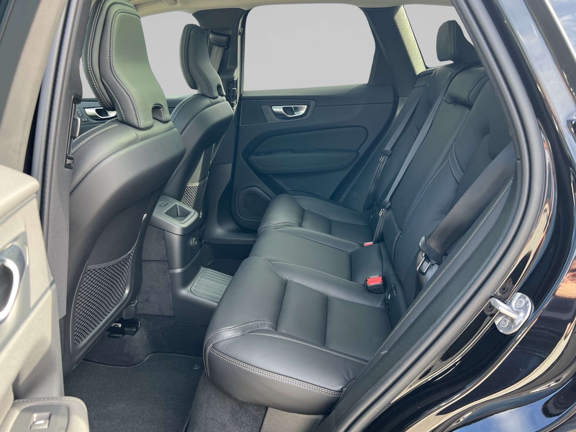 VOLVO XC60 2.0 T8 TE Ultra Dark eAWD-image-12