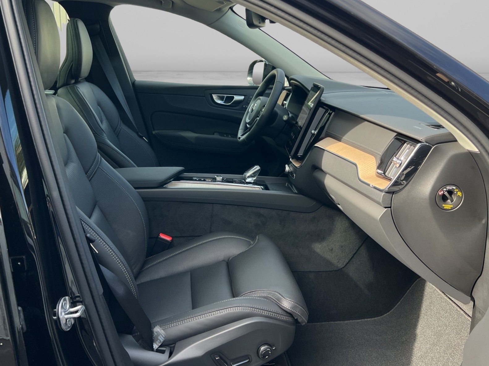 VOLVO XC60 2.0 T8 TE Ultra Dark eAWD-image-13