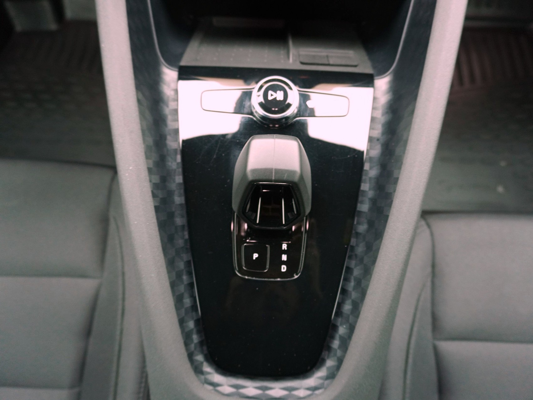 POLESTAR 2 Long Range Dual Motor AWD-image-12