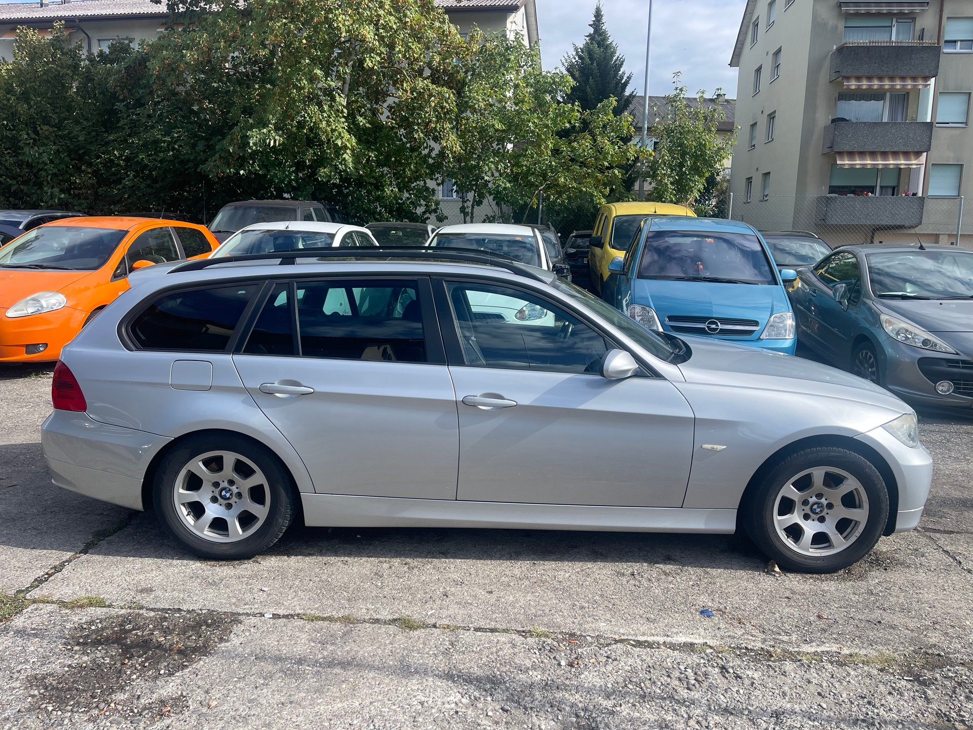 BMW 320d Touring-showroom-element-3