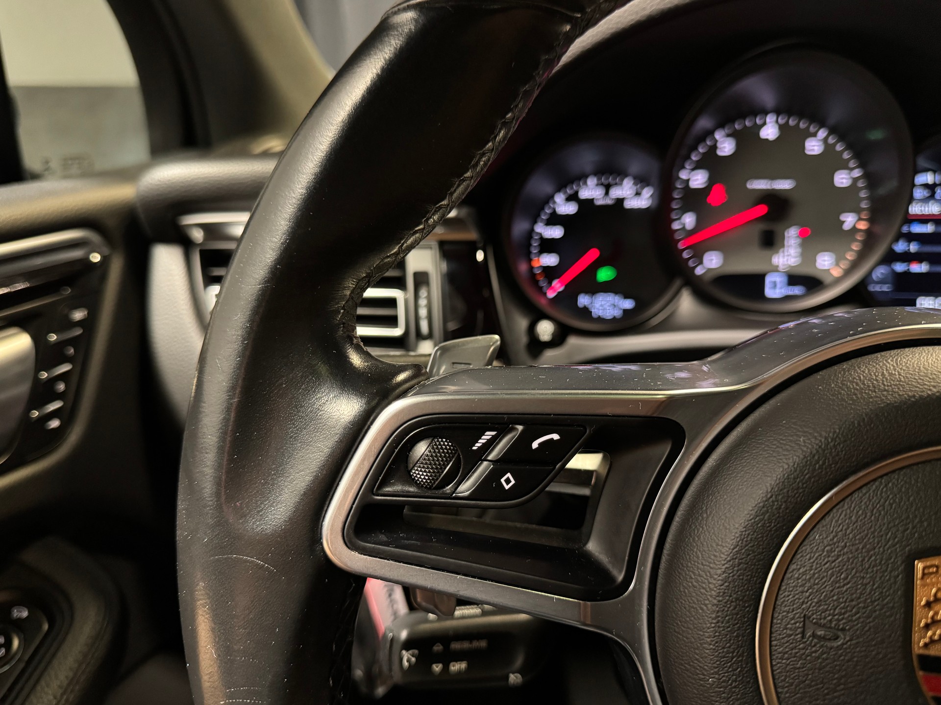 PORSCHE Macan S PDK (35)-image-12