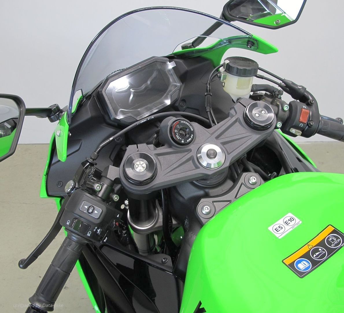 KAWASAKI NINJA ZX 6R-image-6