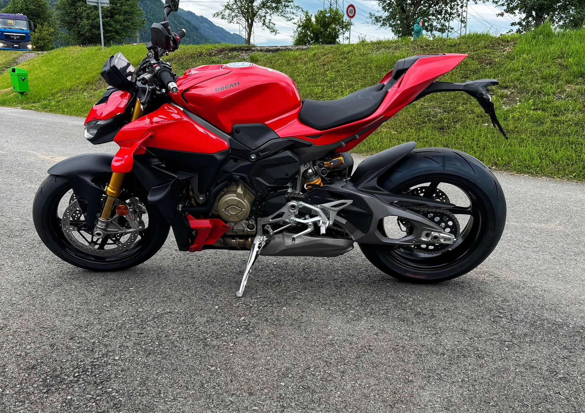 DUCATI Streetfighter V4 S-image-1