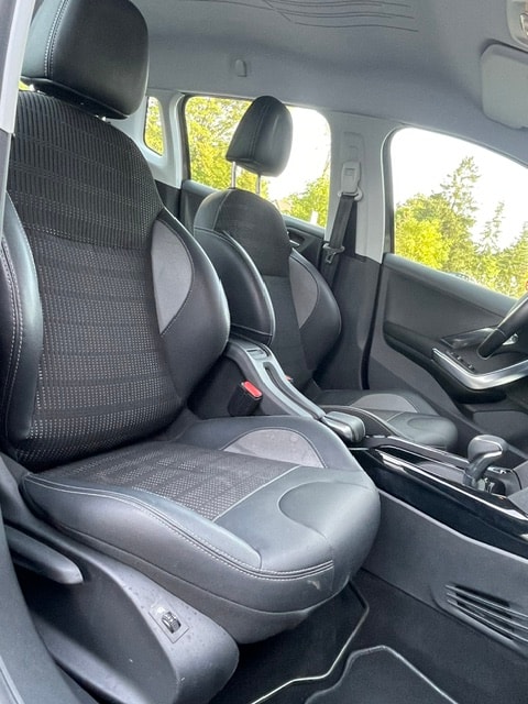 PEUGEOT 2008 1.2 PureTech Allure EAT6-image-26