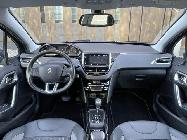 PEUGEOT 2008 1.2 PureTech Allure EAT6-image-17