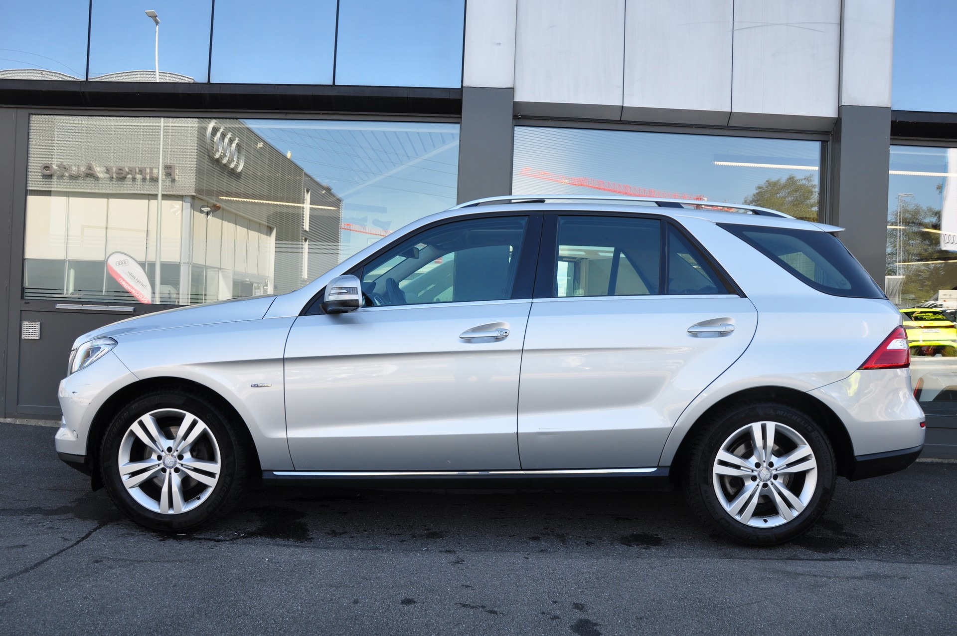 MERCEDES-BENZ ML 350 BlueTEC Edition 4Matic 7G-Tronic-showroom-element-3