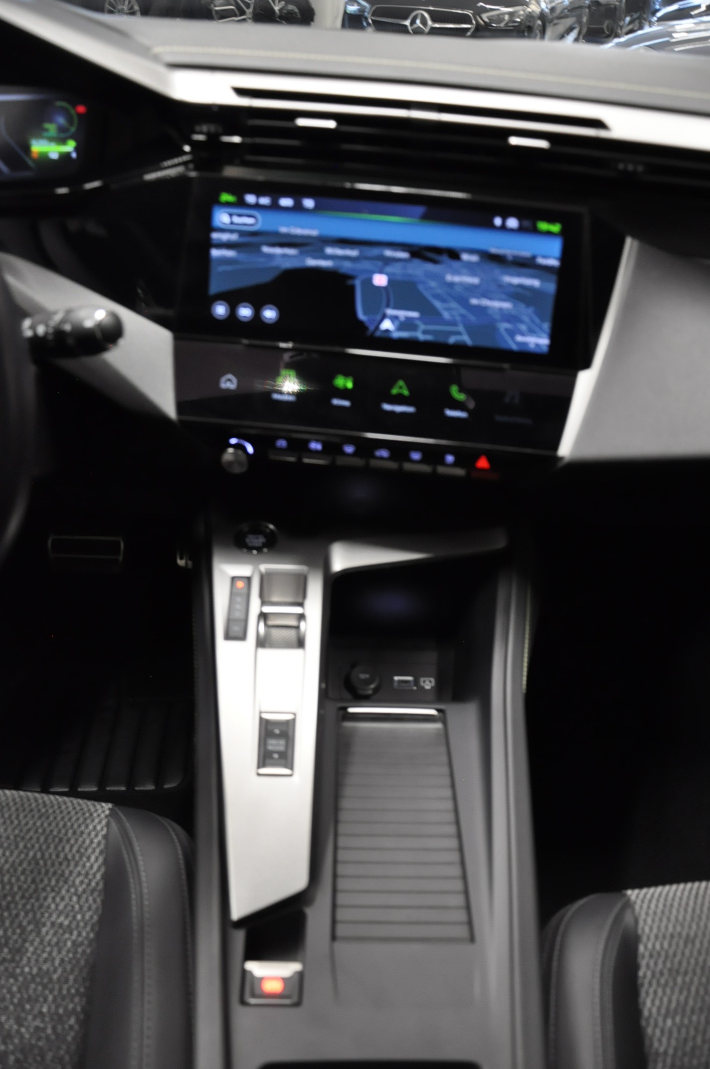 PEUGEOT 308 SW 1.2 HEV 145 GT-image-18