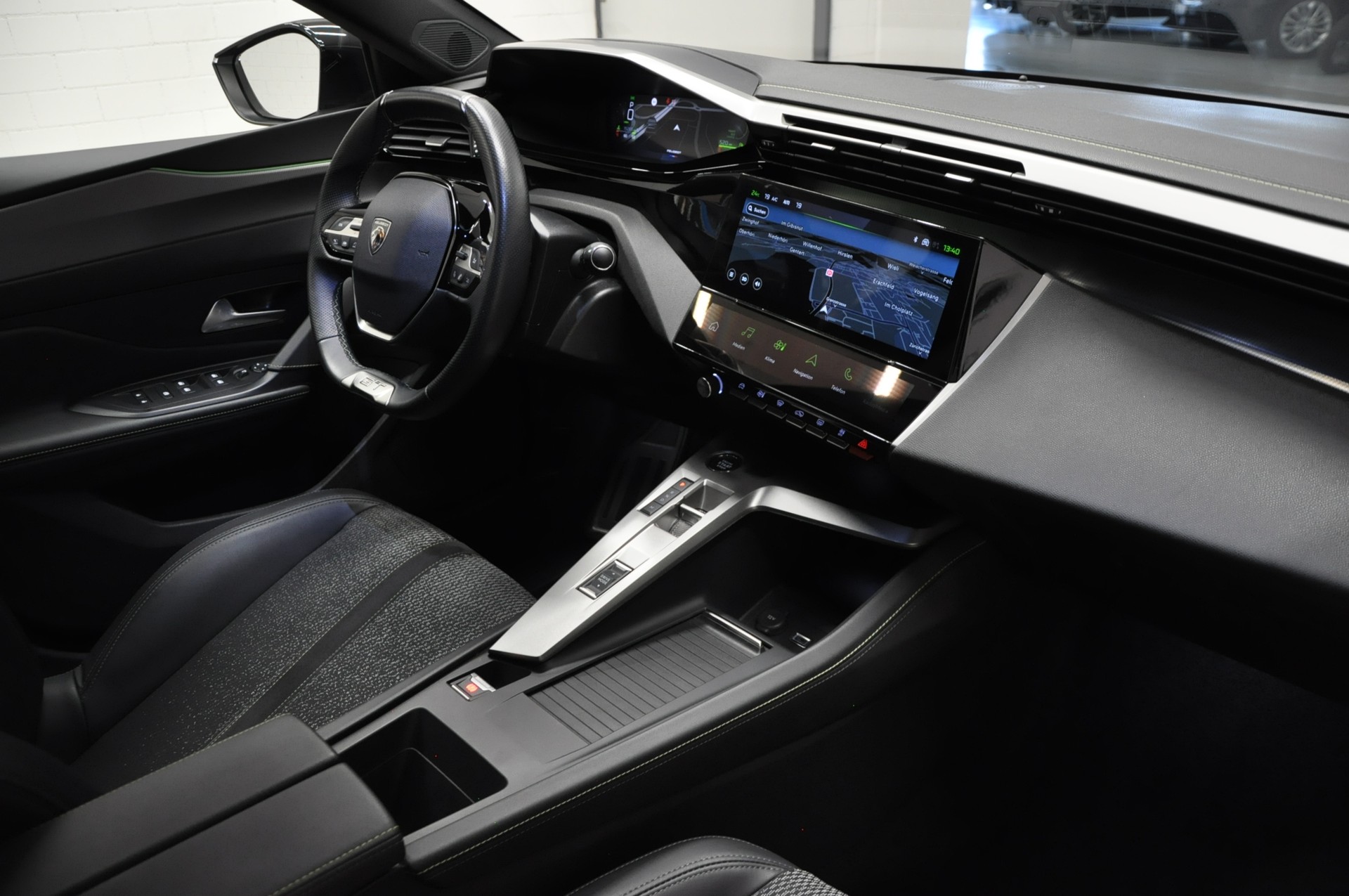 PEUGEOT 308 SW 1.2 HEV 145 GT-image-12