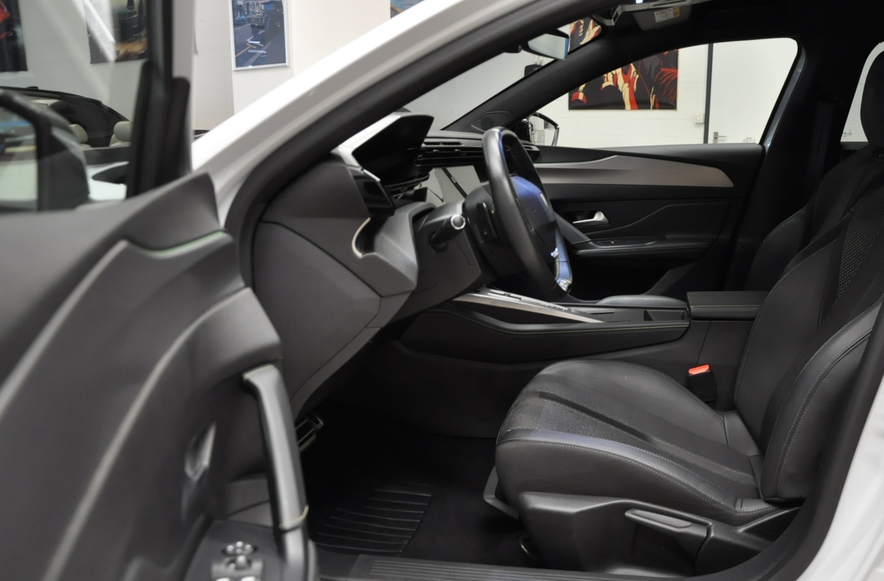 PEUGEOT 308 SW 1.2 HEV 145 GT-image-9