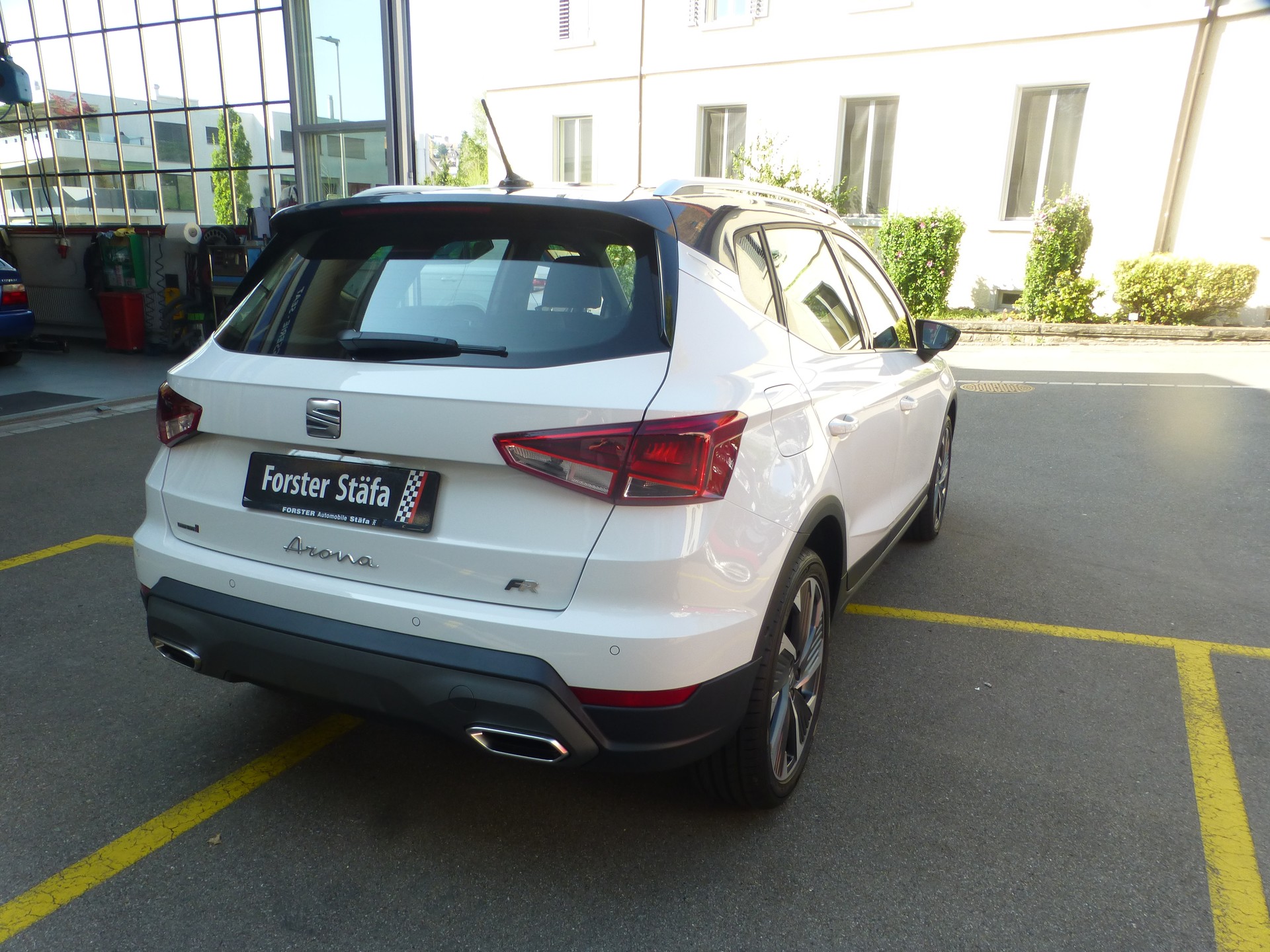 SEAT Arona 1.0 Eco TSI FR DSG-image-4